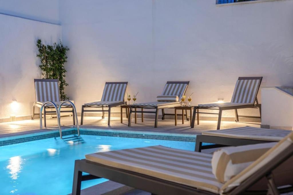 Luxury Penthouse - Views, Hot Tub & Pool
