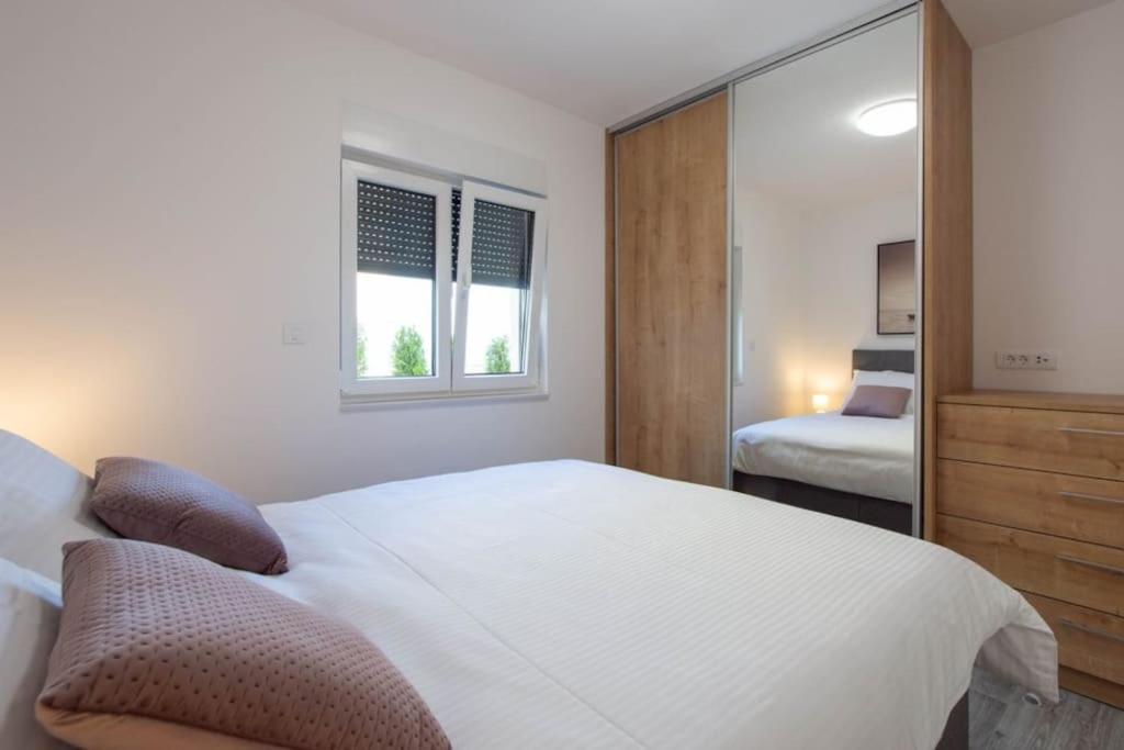 Luxury Villa Orianna - Apartments with Views