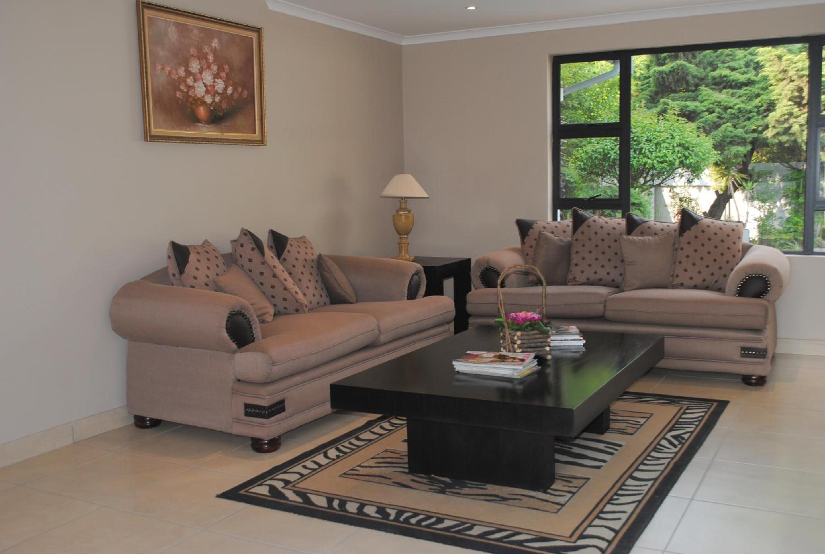 6 on Morris Guest Lodge