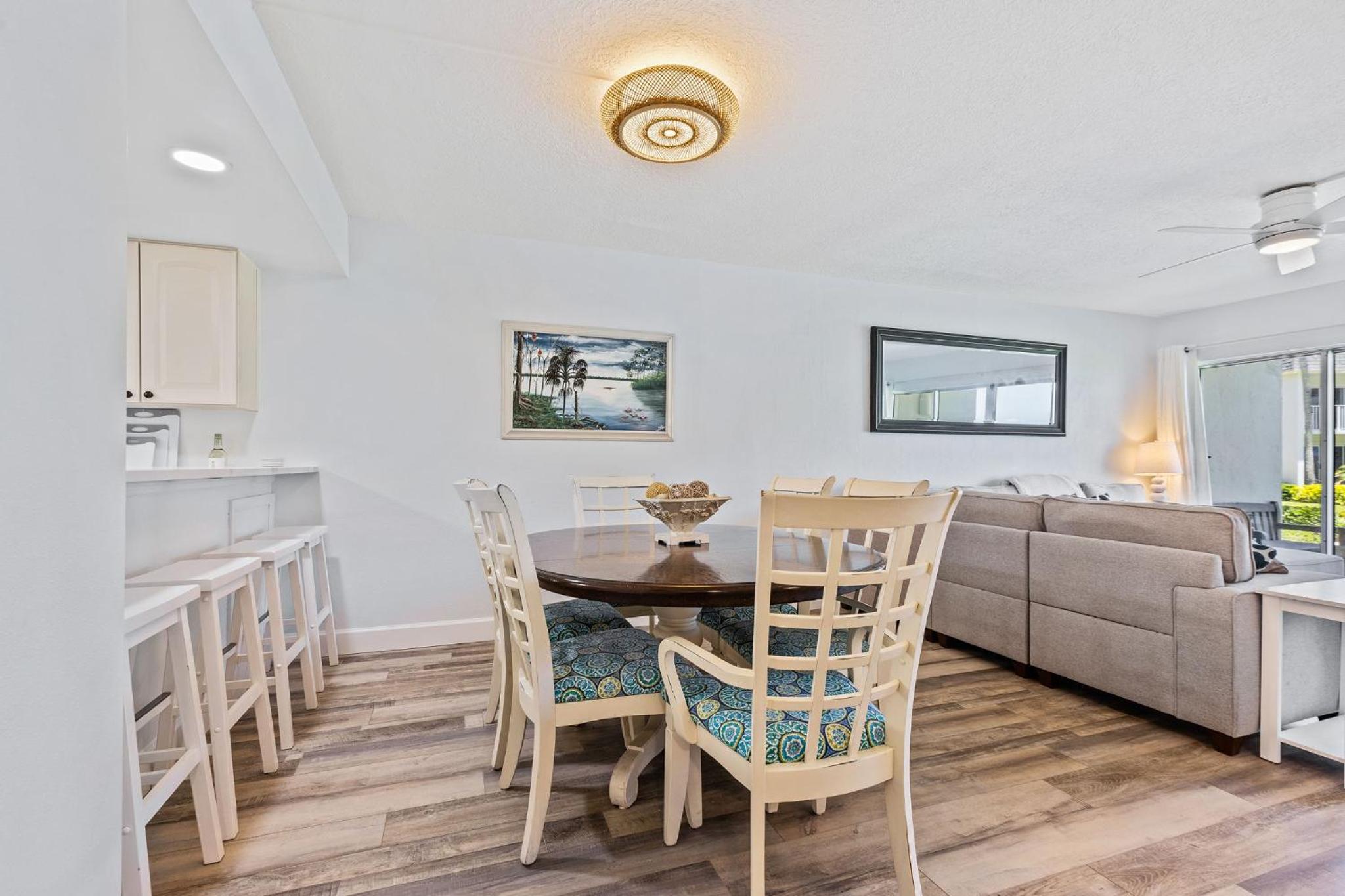 Family Friendly Ground Floor Condo on Car Free Beach - Surfside 108