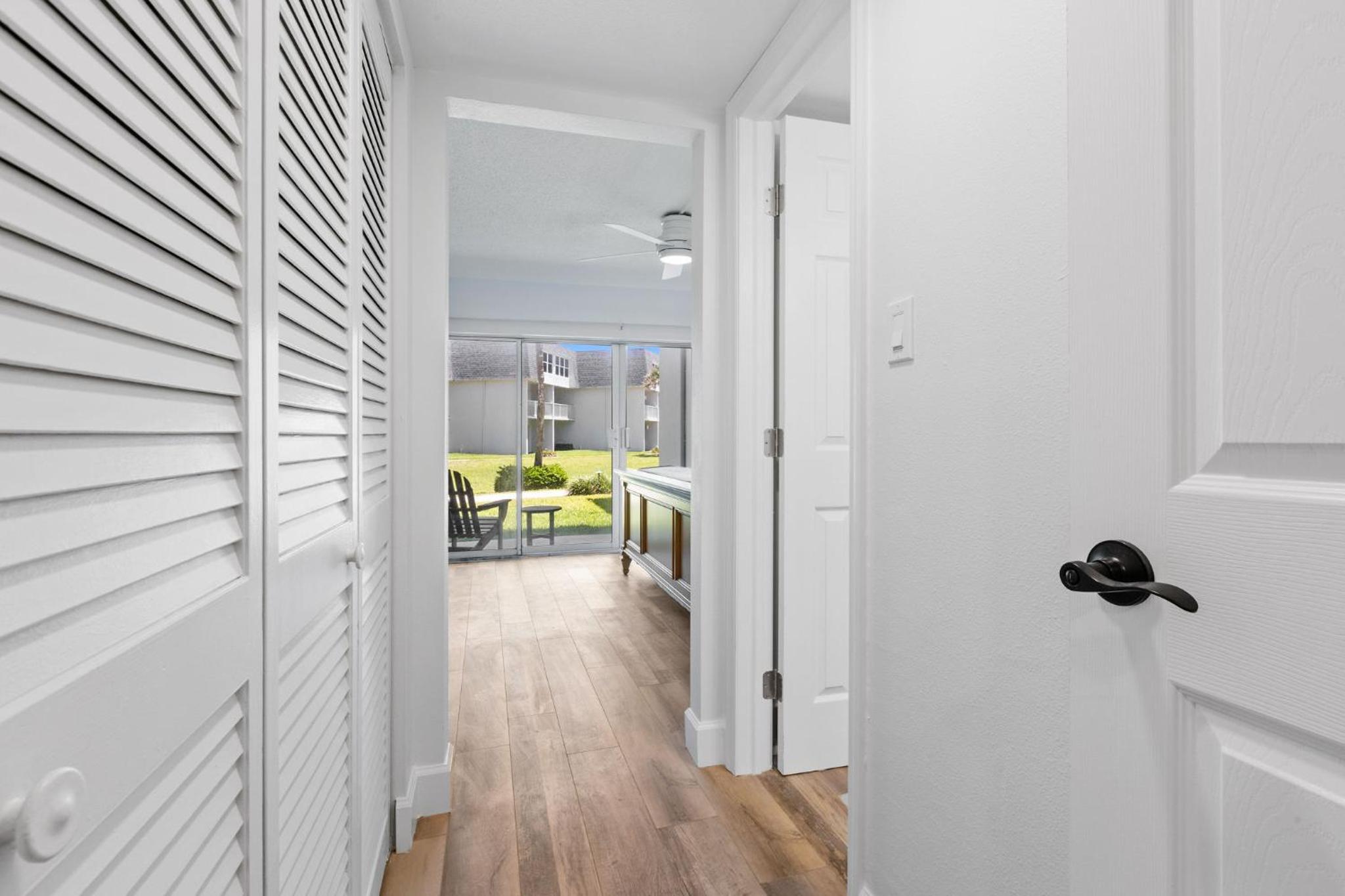 Family Friendly Ground Floor Condo on Car Free Beach - Surfside 108