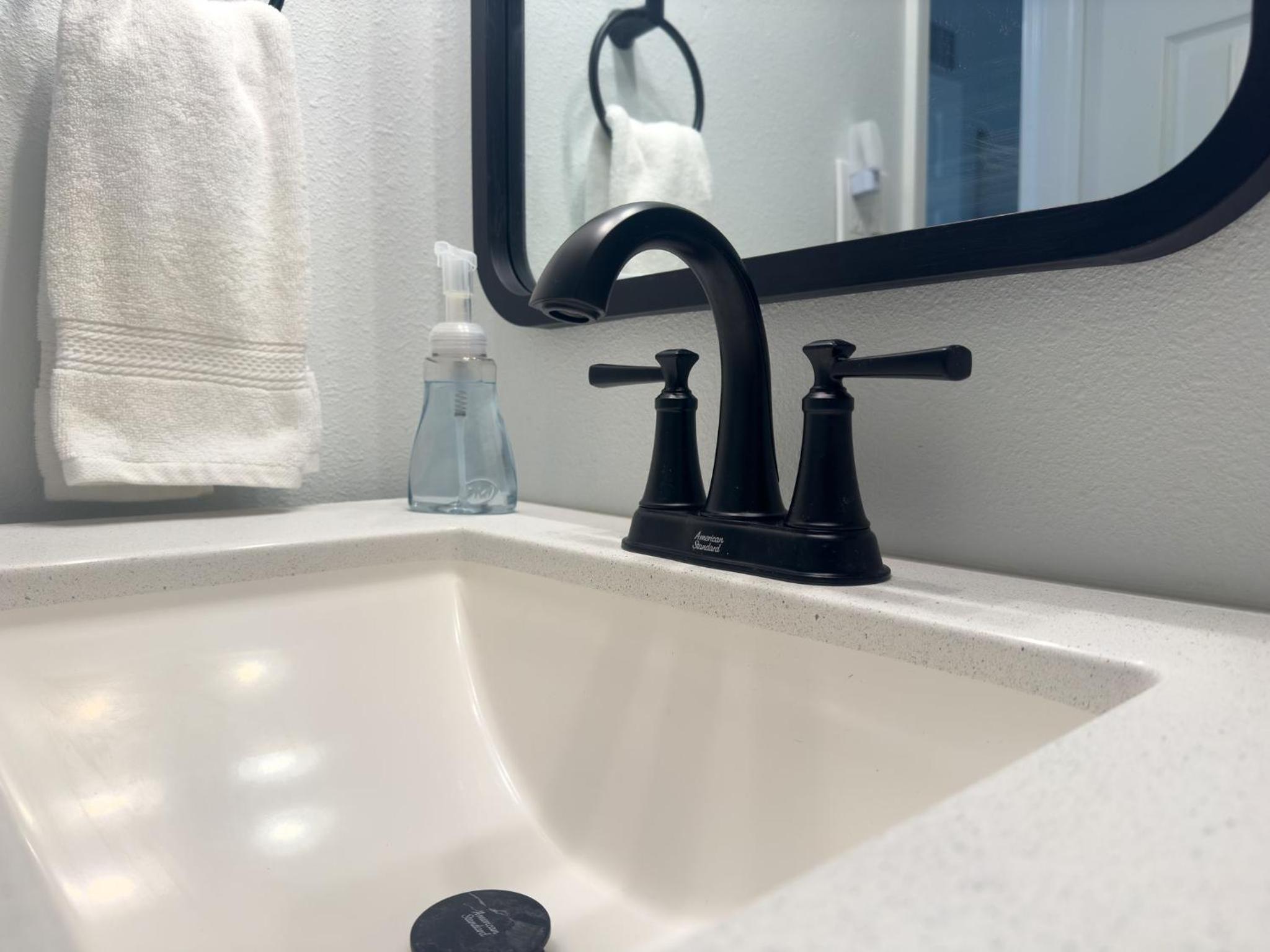 Family Friendly Ground Floor Condo on Car Free Beach - Surfside 108