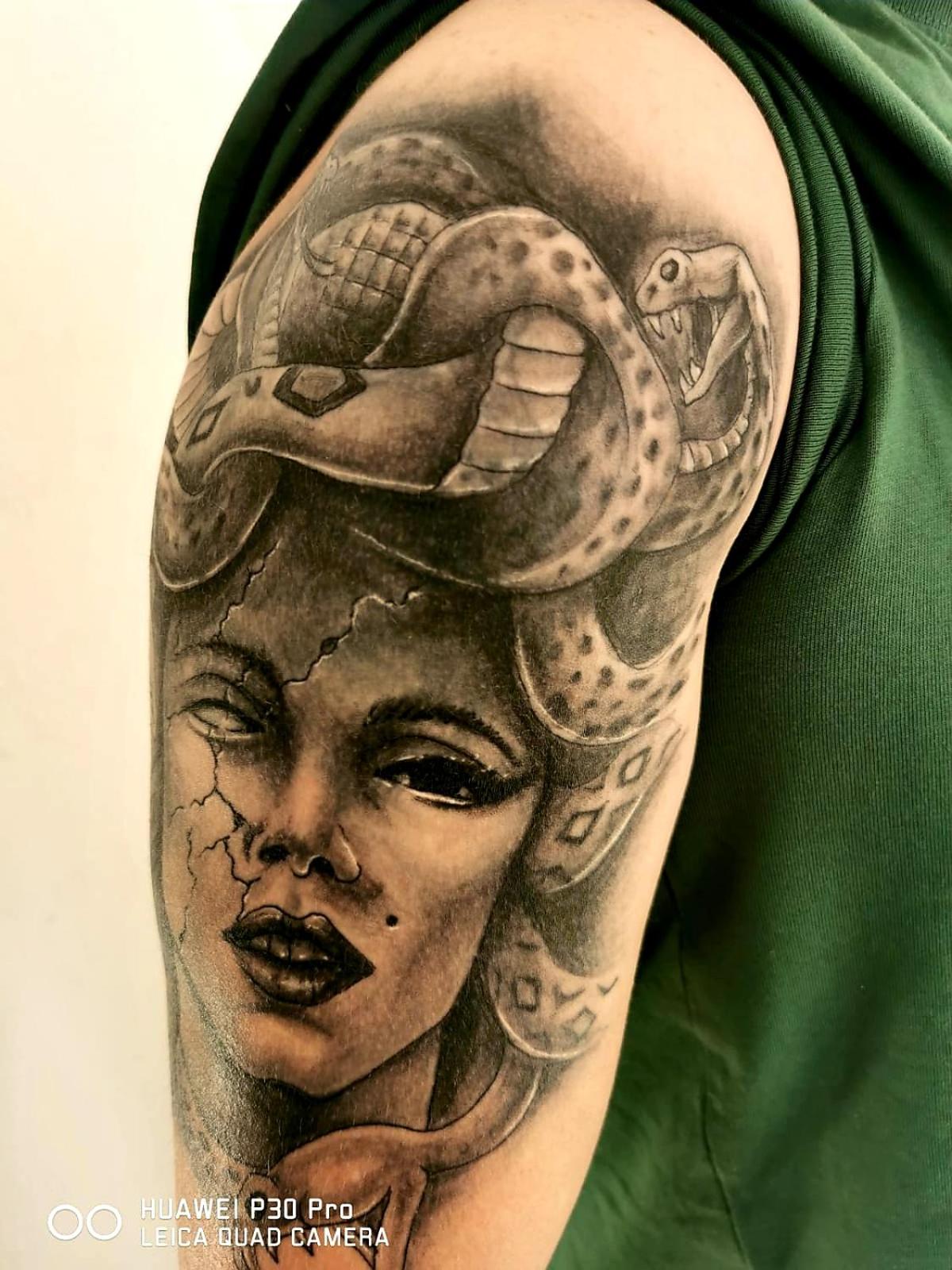 Tattoo PENSION mit Restaurant und Tattoo-Studio