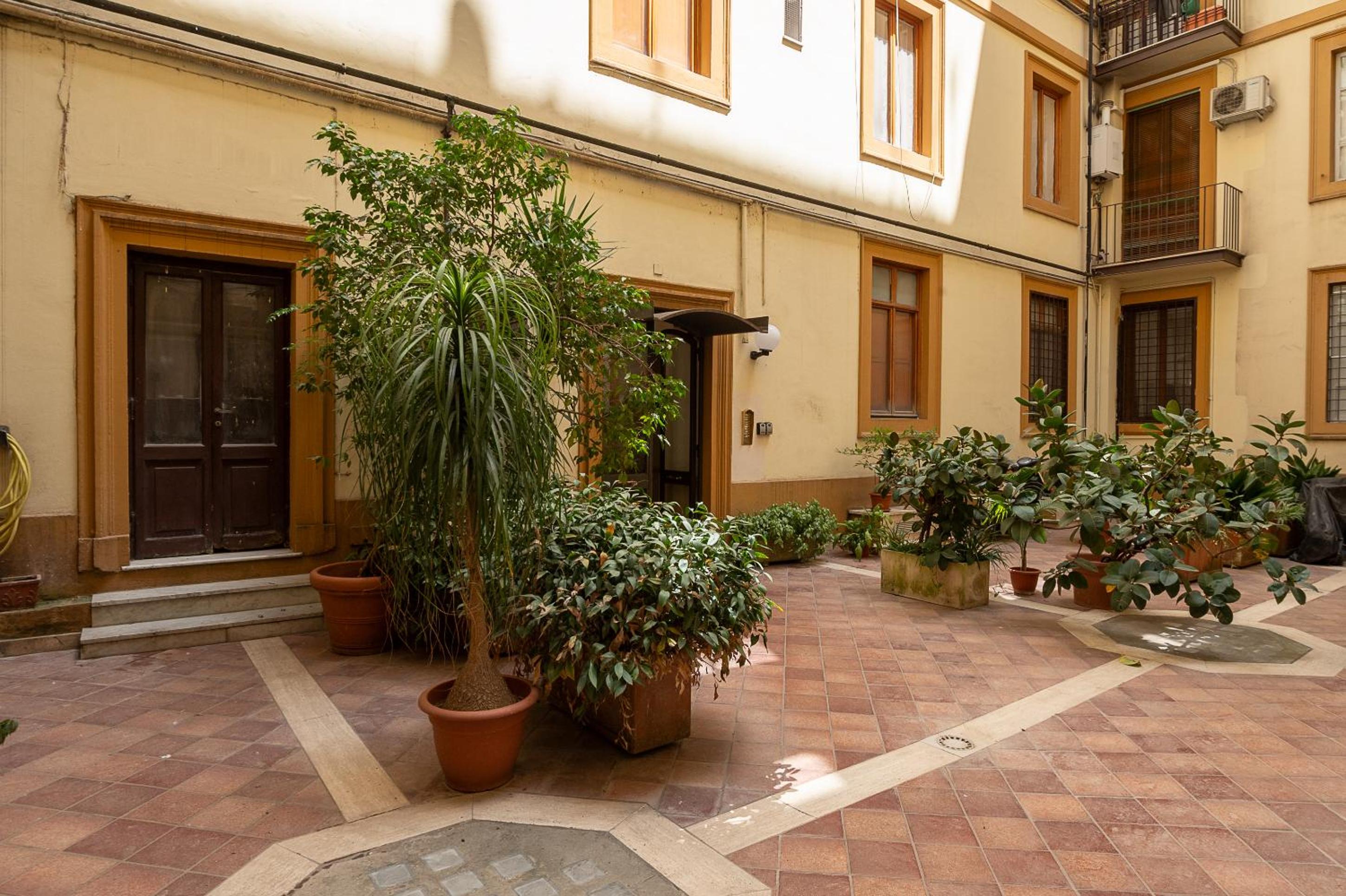Casa Lucrezio Saint Peter's