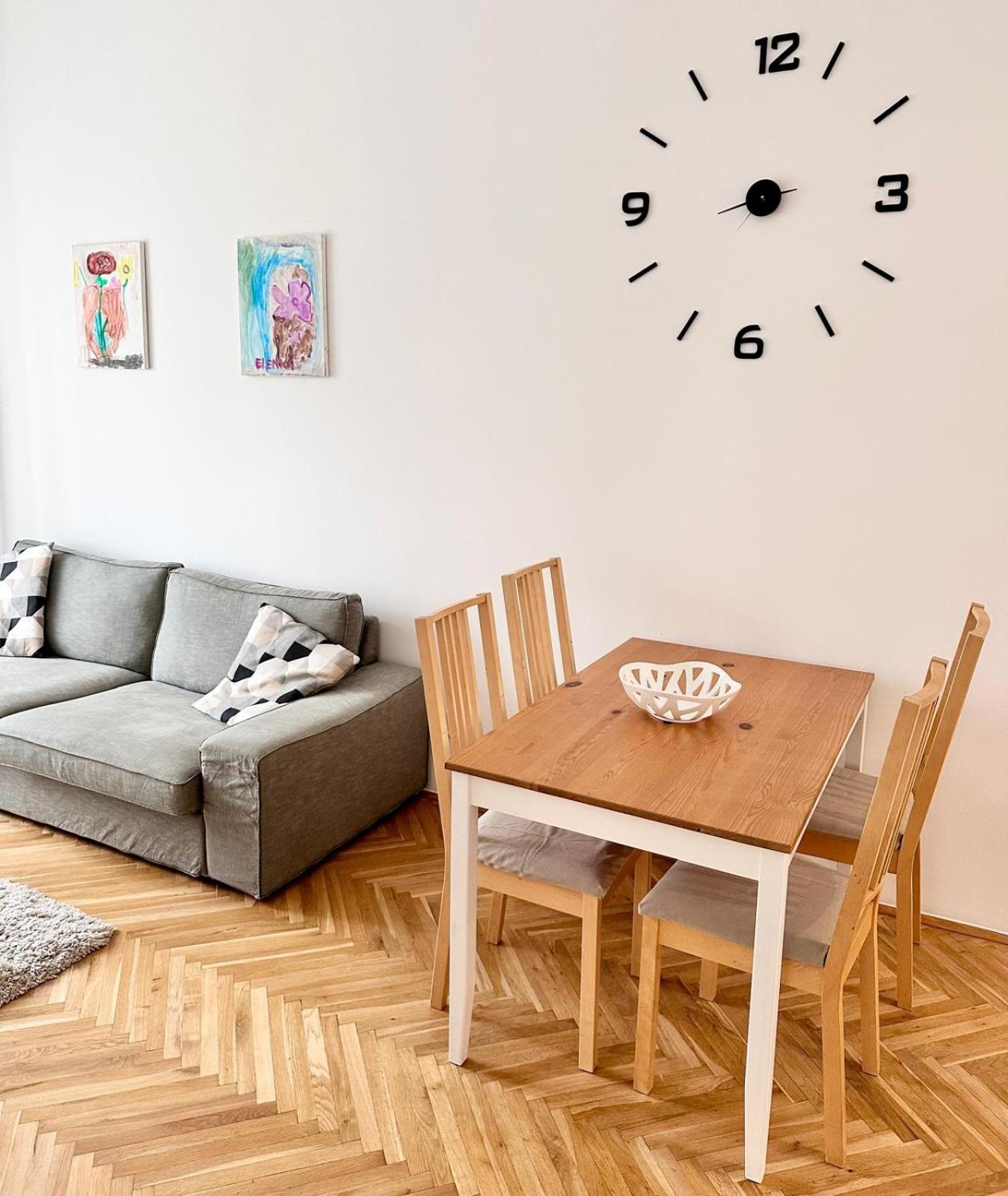 Viaduct View Apartment