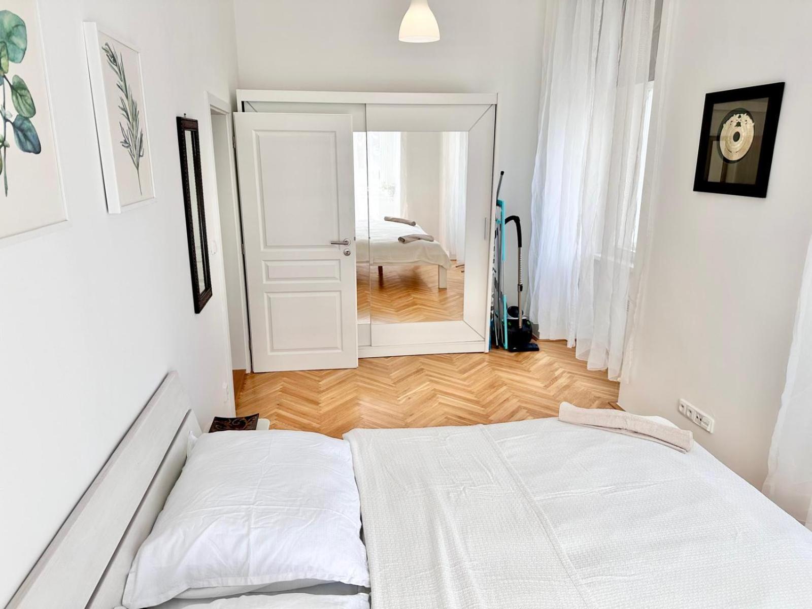 Viaduct View Apartment