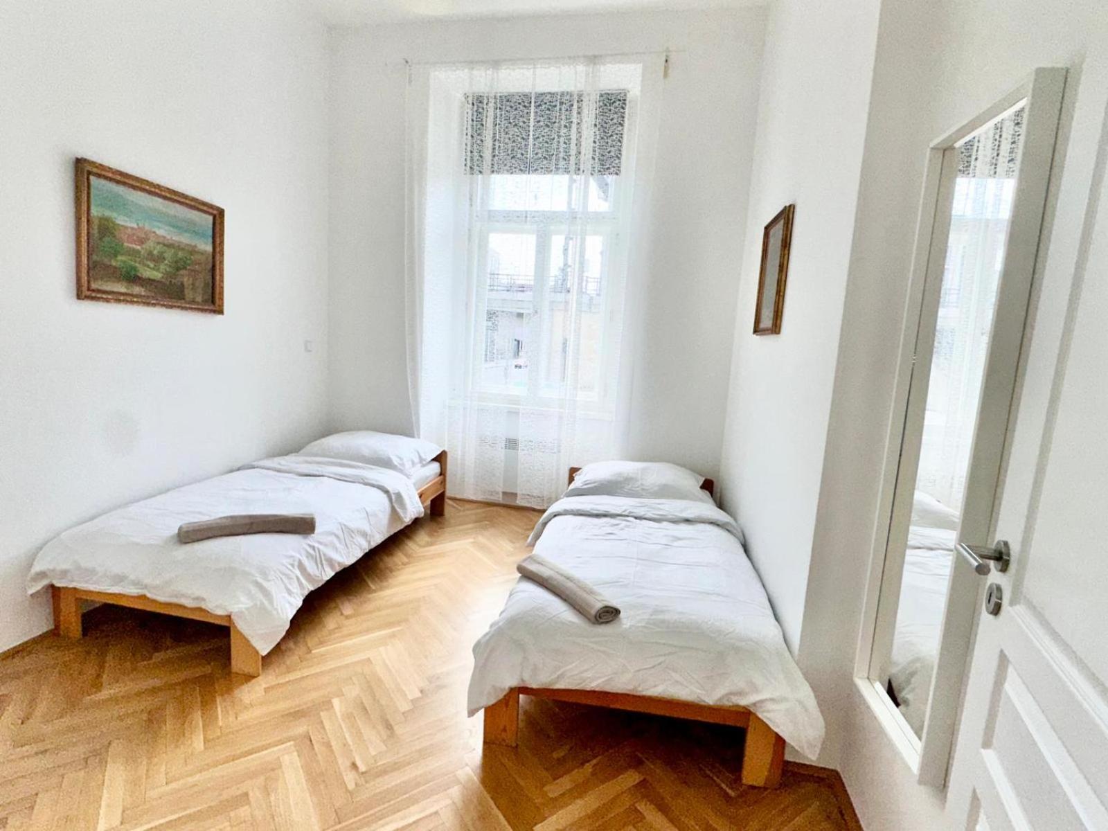 Viaduct View Apartment