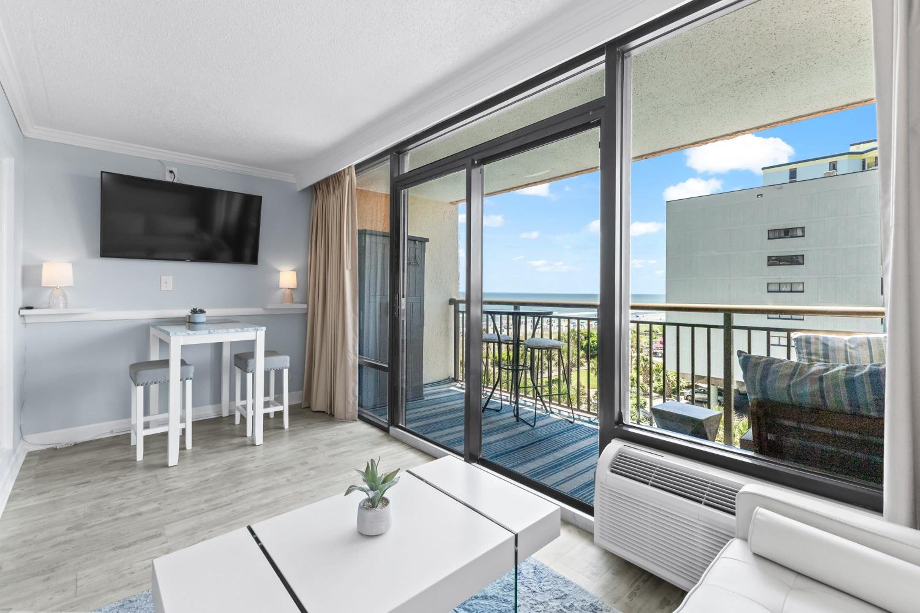 Hotel New Oceanview Suite - Caravelle 504 - Image 1