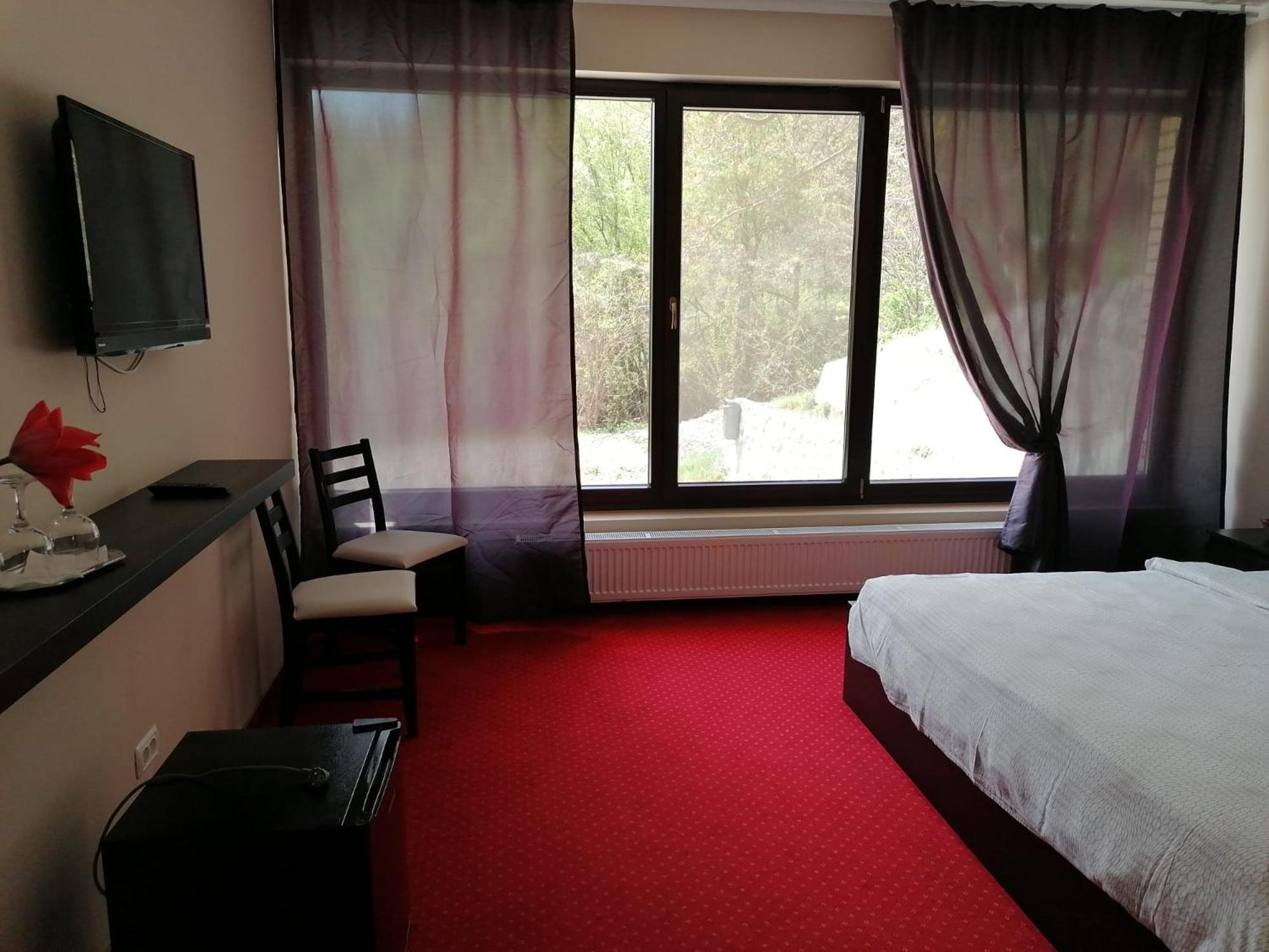 Pensiunea Decebal Resort - Cazanele Dunarii view 2