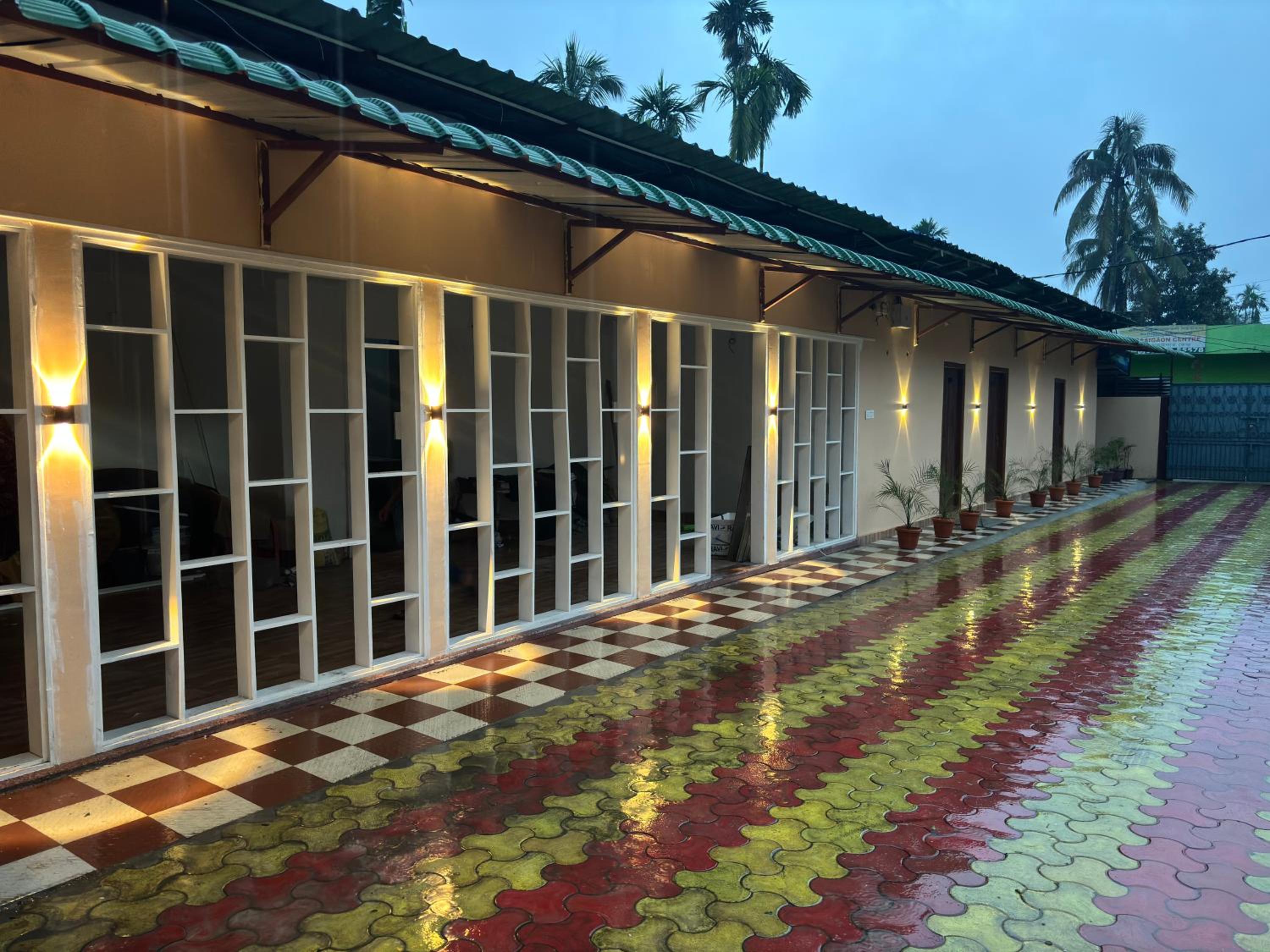Hotel Piccadilly, Gossaigaon view 4