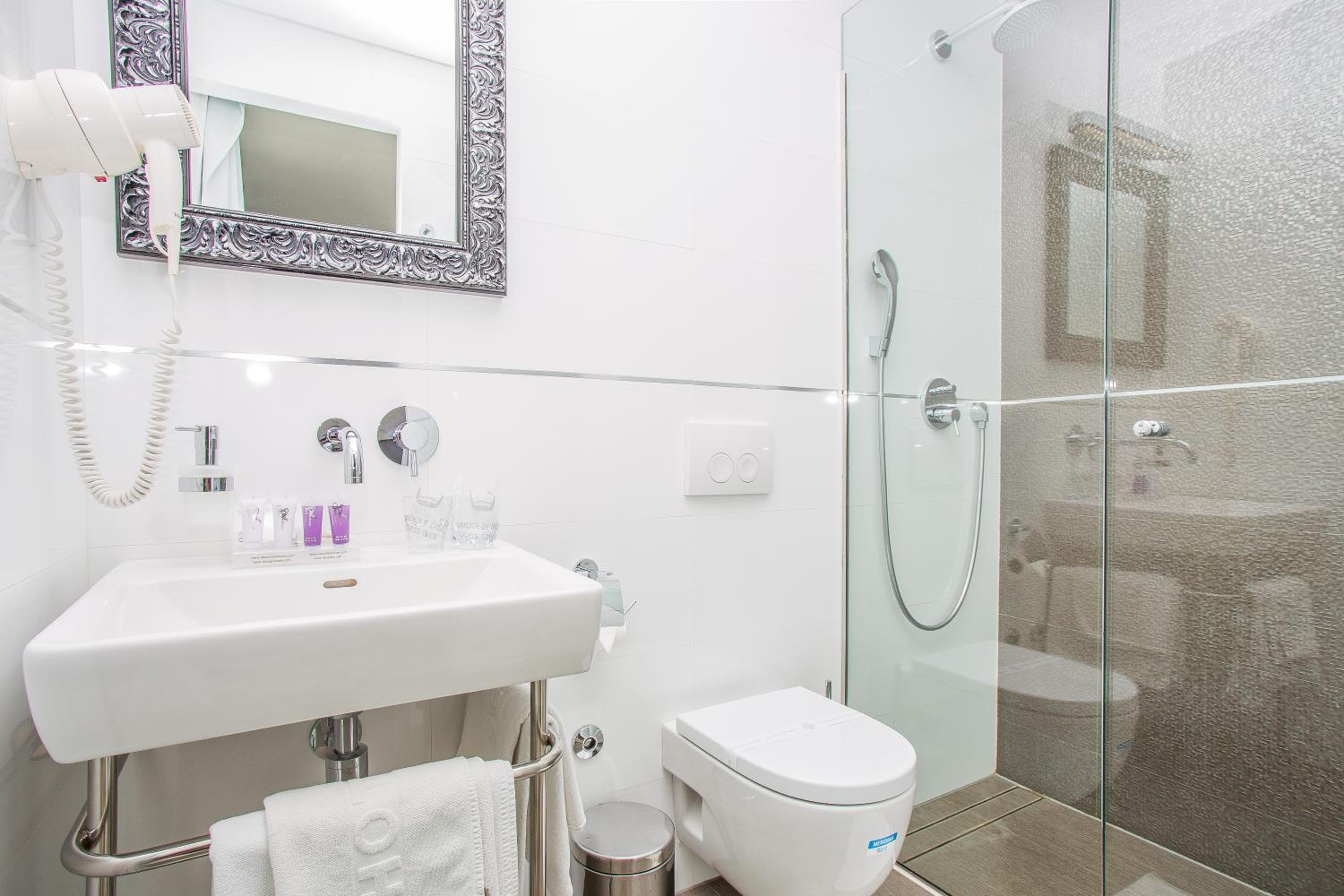 Jona Rooms Podstrana