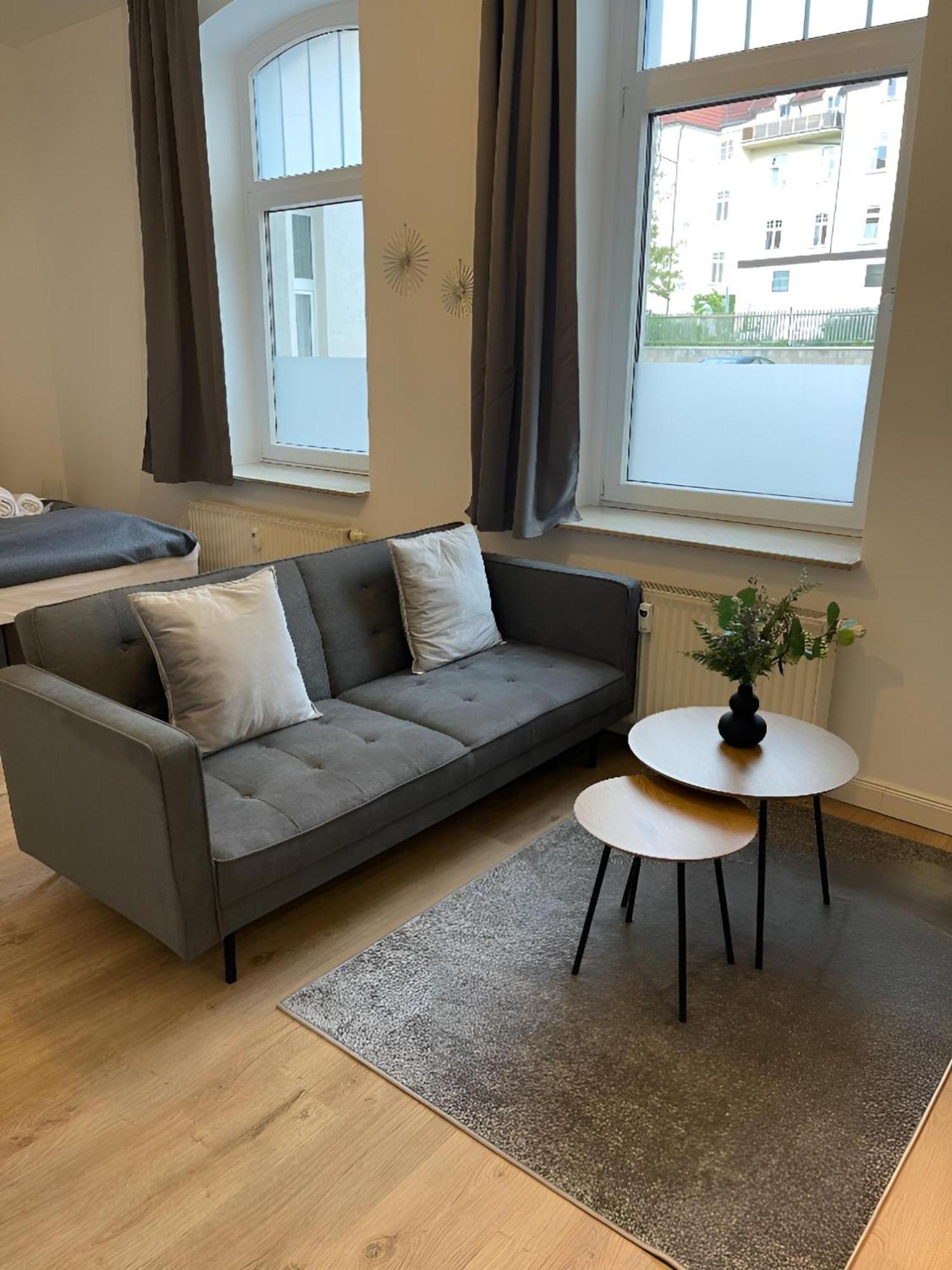RAHA Apartments - Modernes Studio-Apartment - HBF - Privat Parkplatz