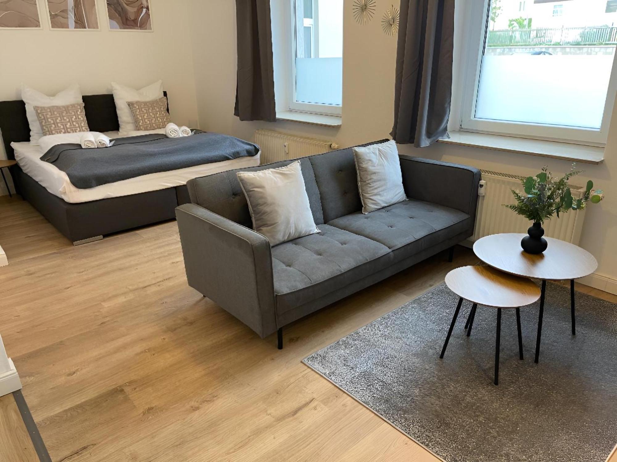 RAHA Apartments - Modernes Studio-Apartment - HBF - Privat Parkplatz