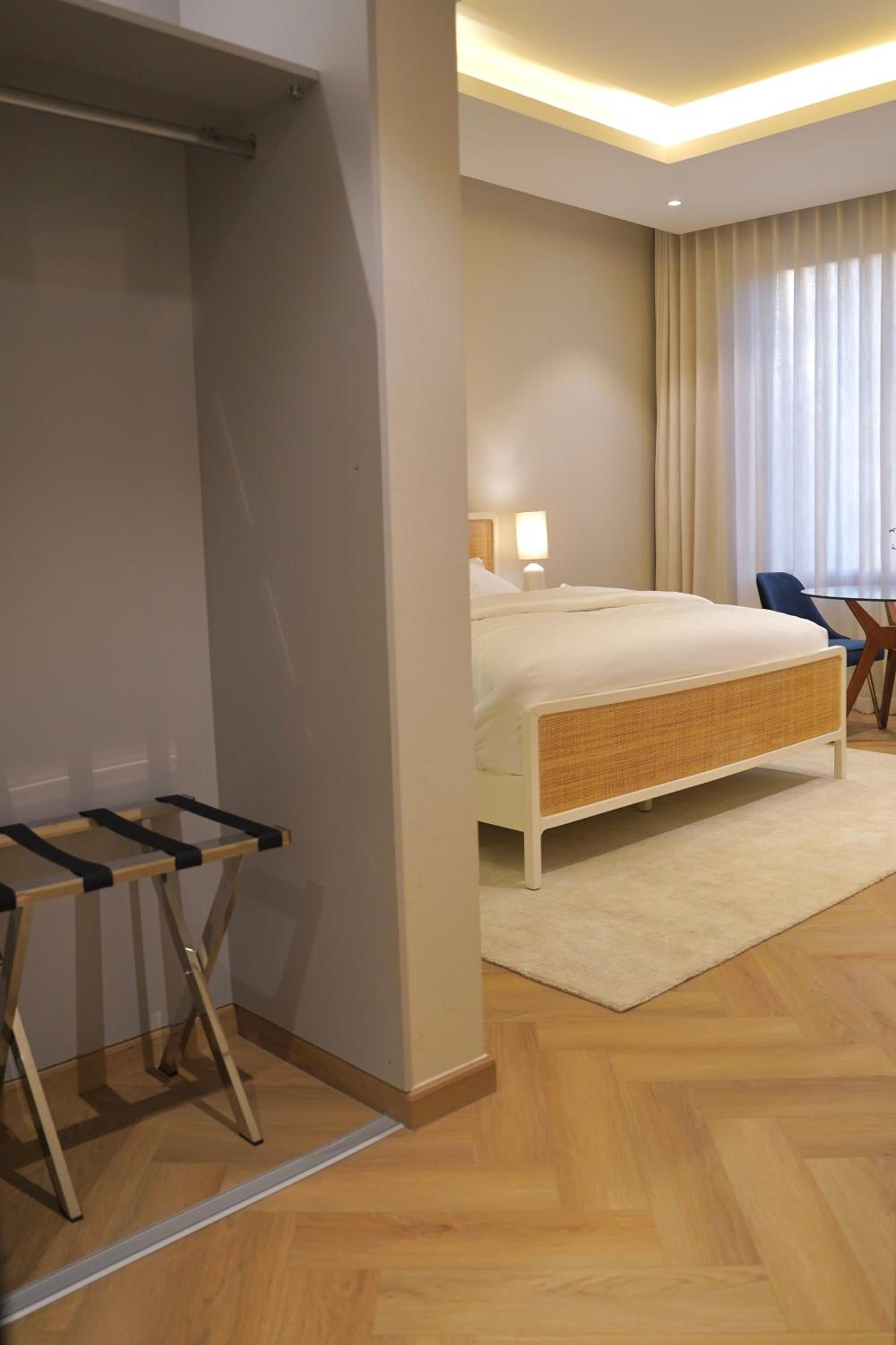 PILO Serviced Apartments
