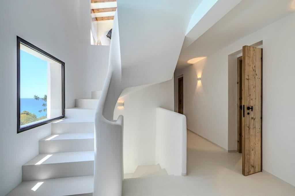 Stylish villa, stunning views in Javea