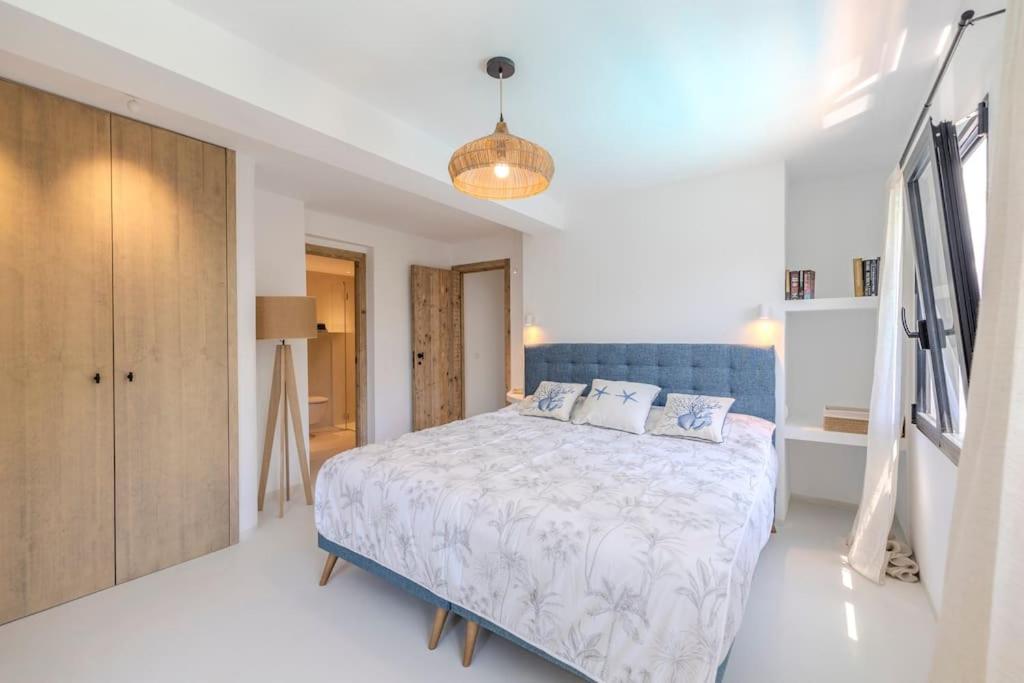 Stylish villa, stunning views in Javea