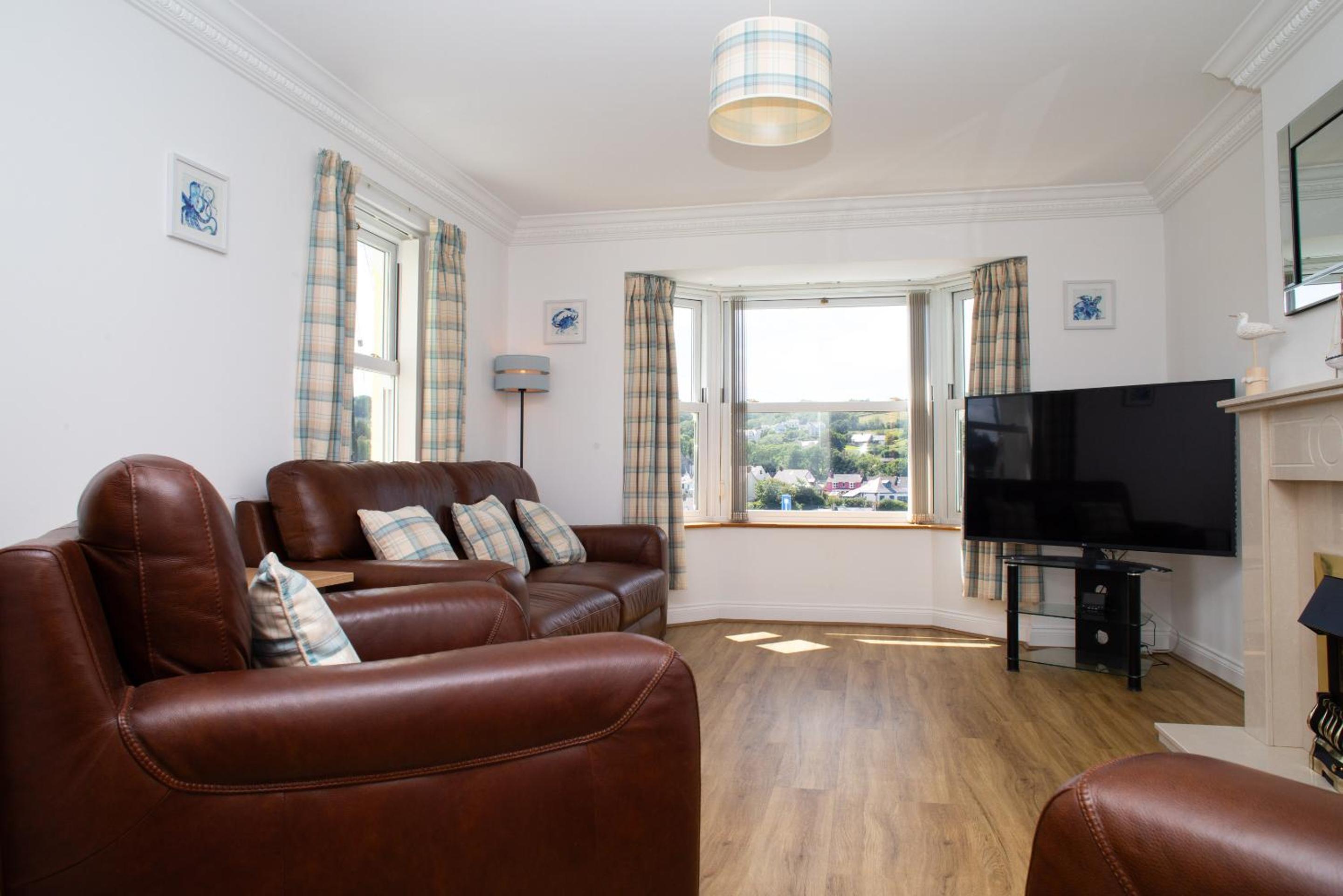 Golwgfor (Sea View) by Aberporth Beach Holidays view 2