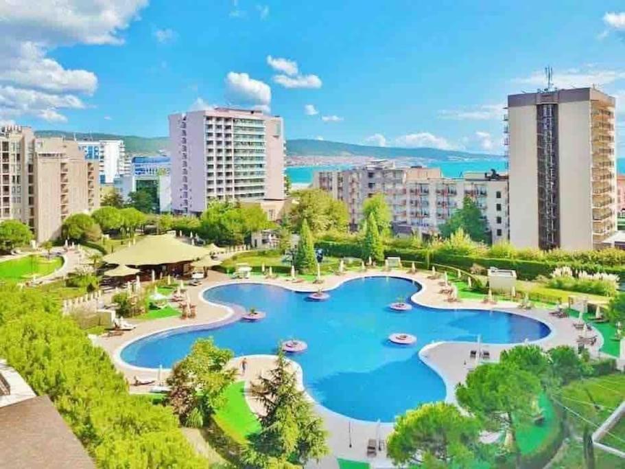 Apartmán v 5 rezorte s výhľadom na more a bazény