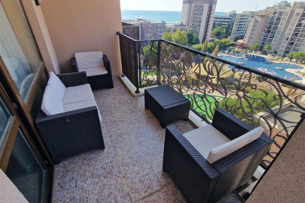 Apartmán v 5 rezorte s výhľadom na more a bazény