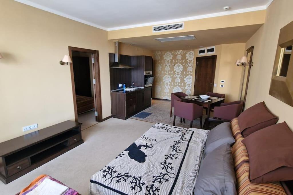 Apartmán v 5 rezorte s výhľadom na more a bazény