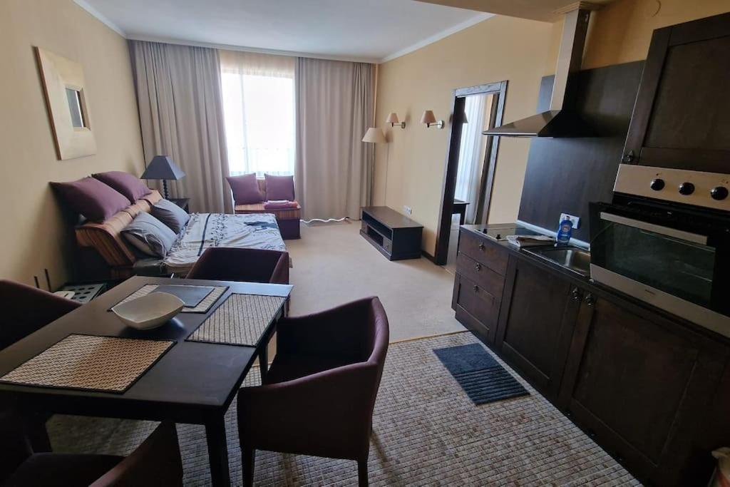 Apartmán v 5 rezorte s výhľadom na more a bazény