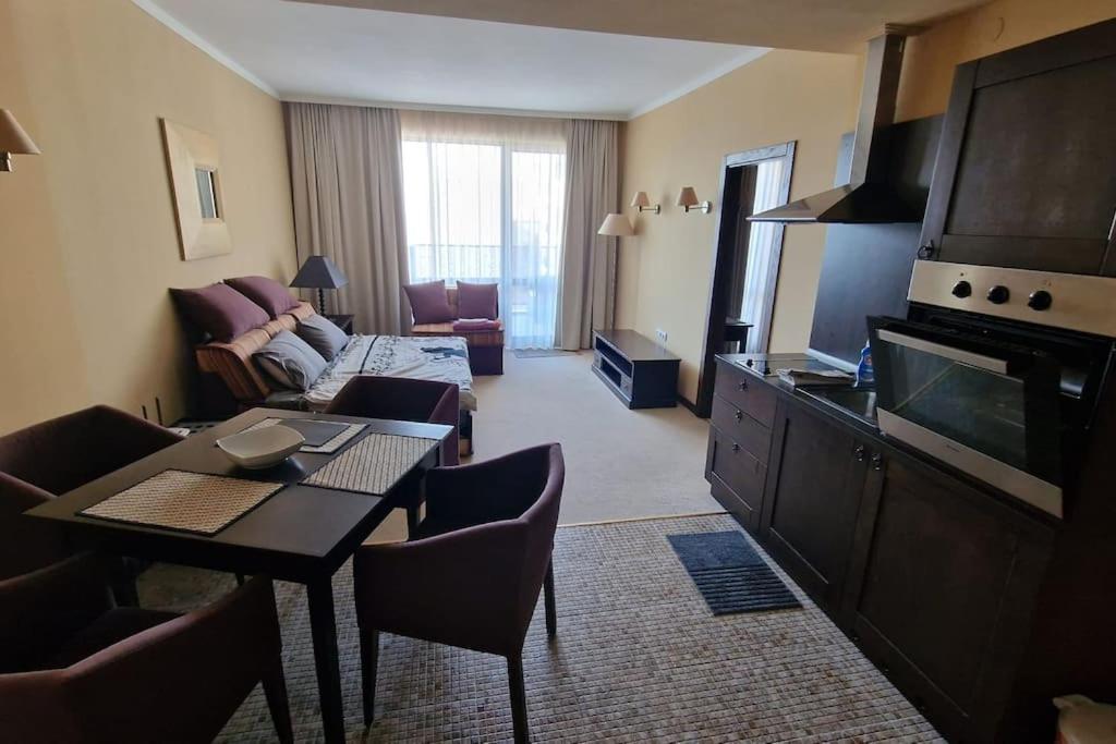 Apartmán v 5 rezorte s výhľadom na more a bazény