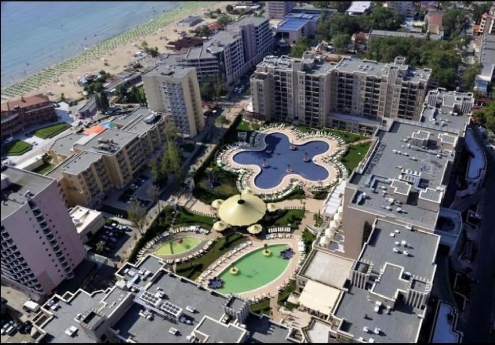 Apartmán v 5 rezorte s výhľadom na more a bazény
