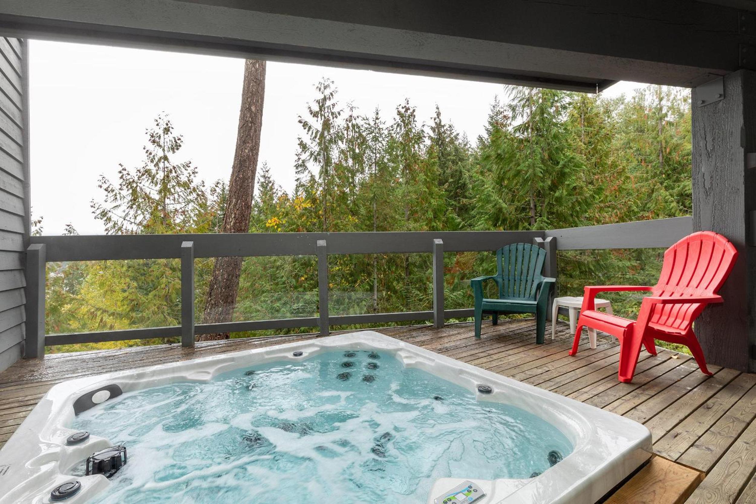 Northern Lights 16 | Large 4-Bed Townhome Near to Village w/ Hot Tub, Steam Room & Parking
