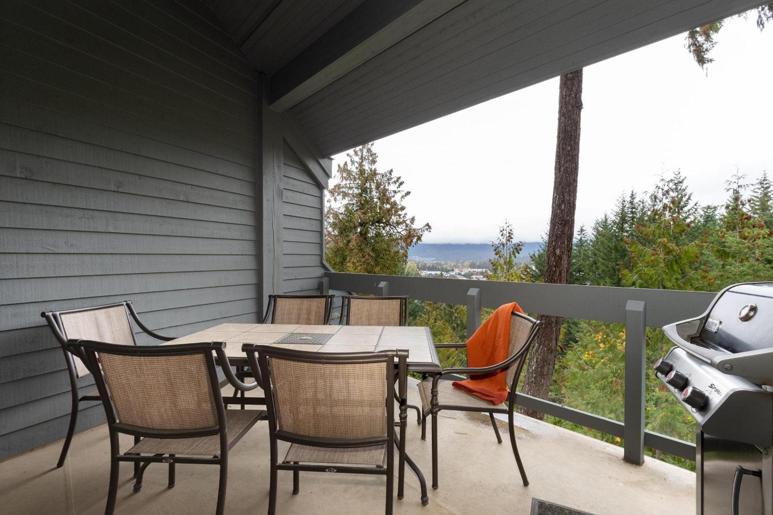 Northern Lights 16 | Large 4-Bed Townhome Near to Village w/ Hot Tub, Steam Room & Parking