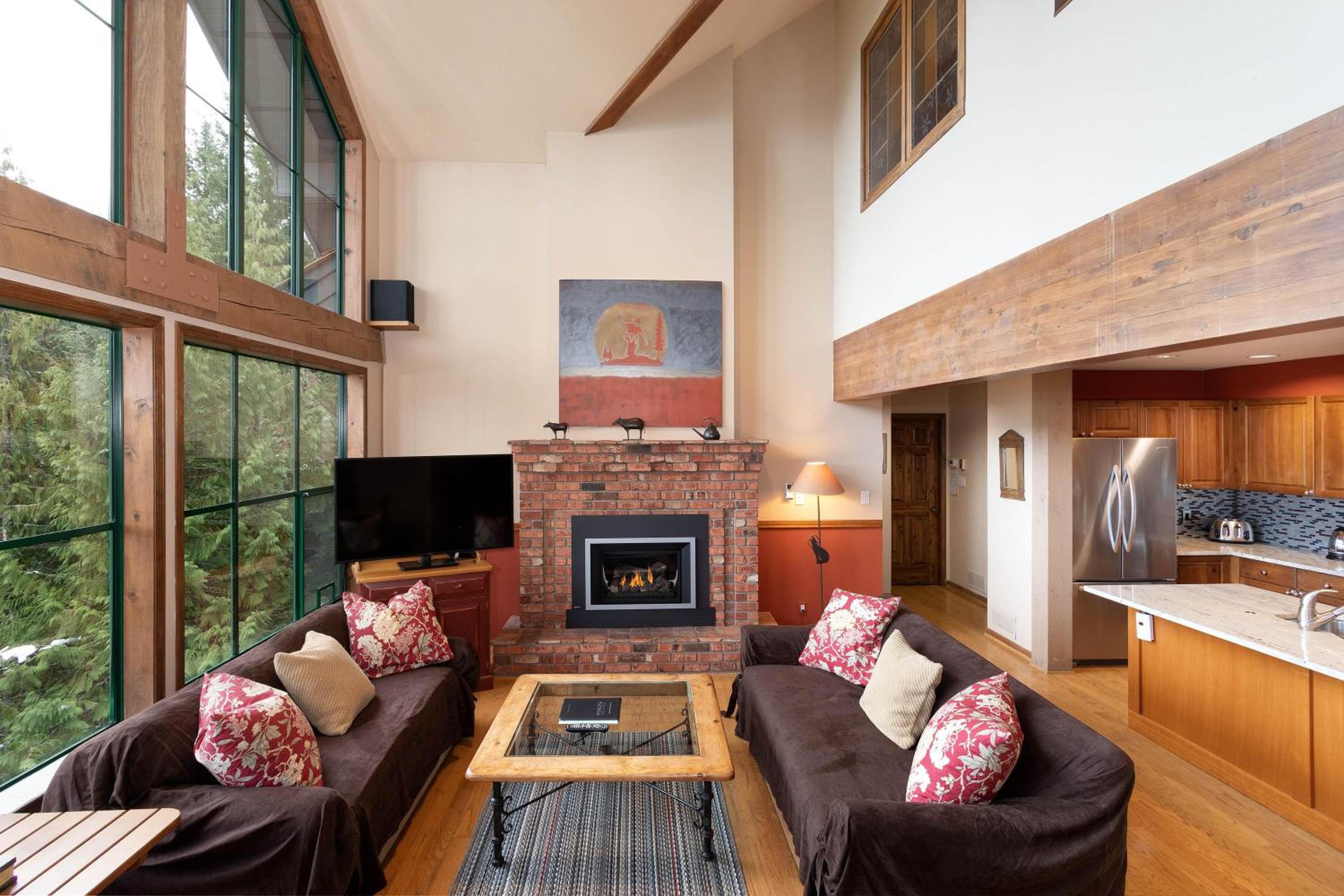 Northern Lights 16 | Large 4-Bed Townhome Near to Village w/ Hot Tub, Steam Room & Parking