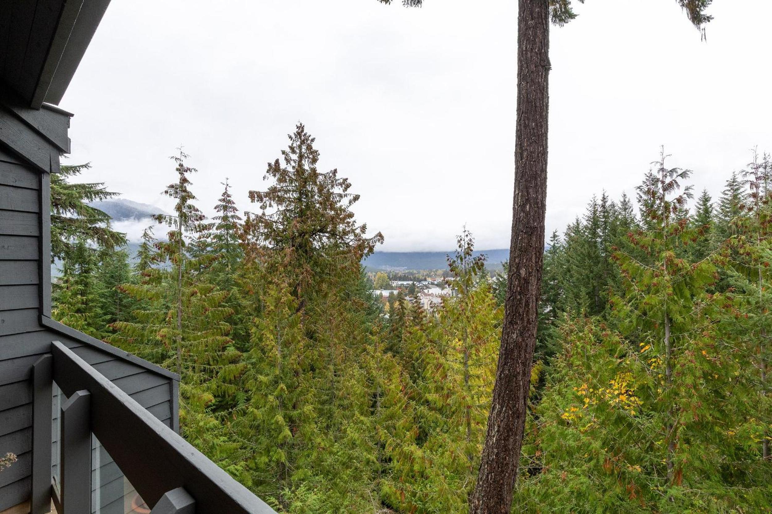 Northern Lights 16 | Large 4-Bed Townhome Near to Village w/ Hot Tub, Steam Room & Parking
