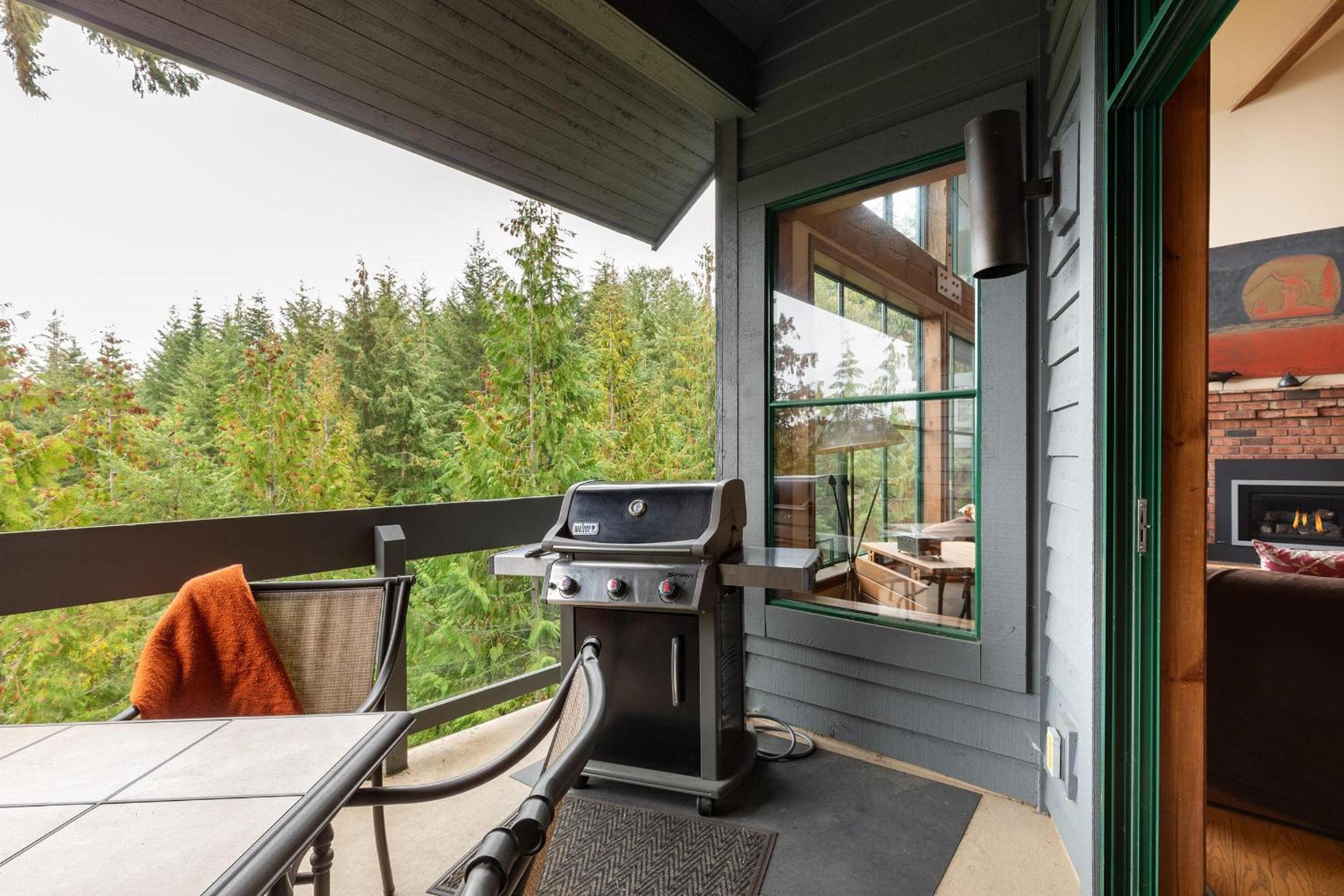 Northern Lights 16 | Large 4-Bed Townhome Near to Village w/ Hot Tub, Steam Room & Parking