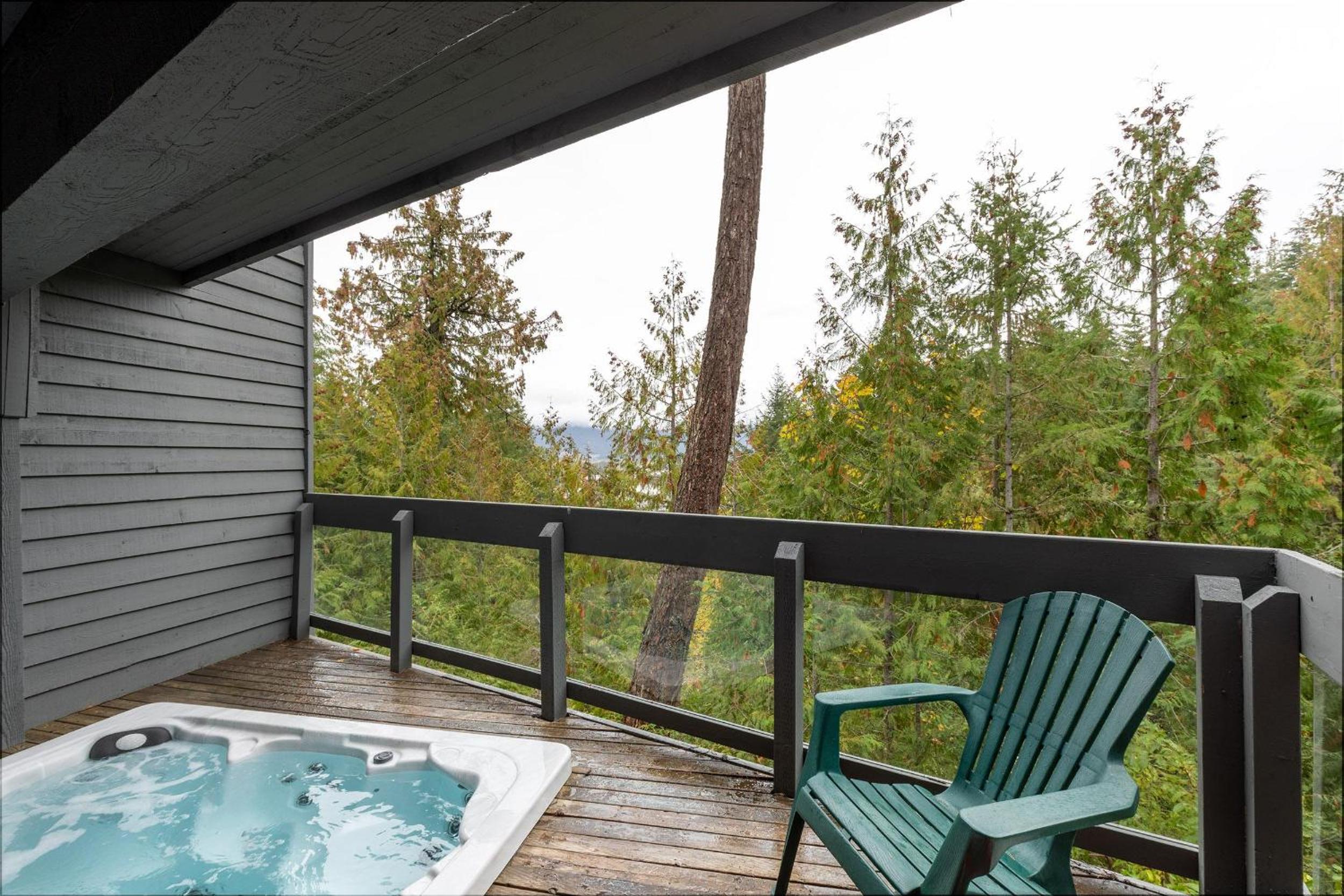 Northern Lights 16 | Large 4-Bed Townhome Near to Village w/ Hot Tub, Steam Room & Parking