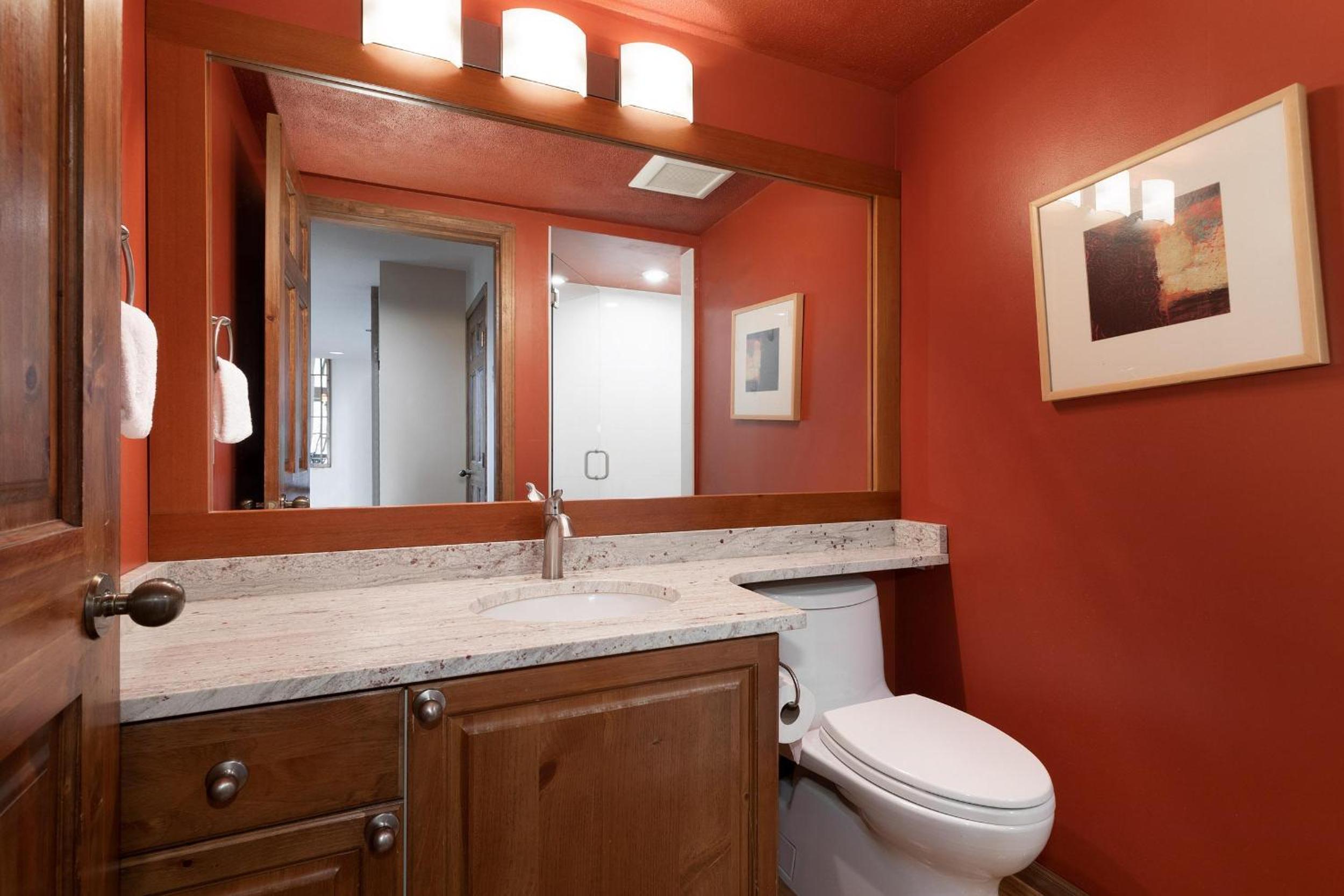 Northern Lights 16 | Large 4-Bed Townhome Near to Village w/ Hot Tub, Steam Room & Parking