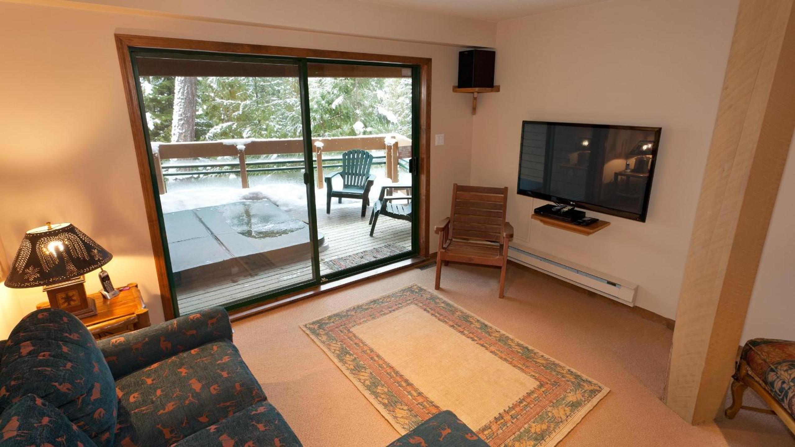 Northern Lights 16 | Large 4-Bed Townhome Near to Village w/ Hot Tub, Steam Room & Parking