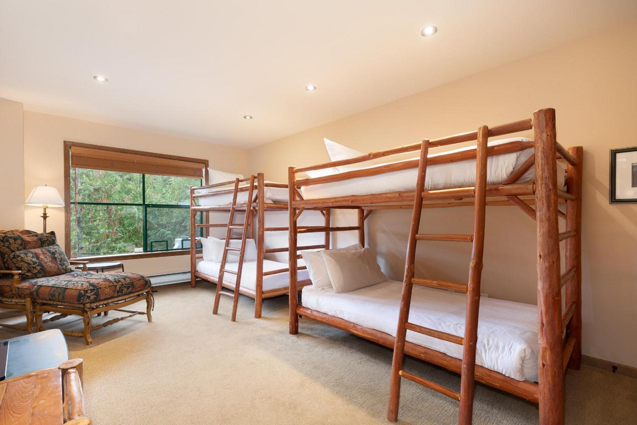 Northern Lights 16 | Large 4-Bed Townhome Near to Village w/ Hot Tub, Steam Room & Parking