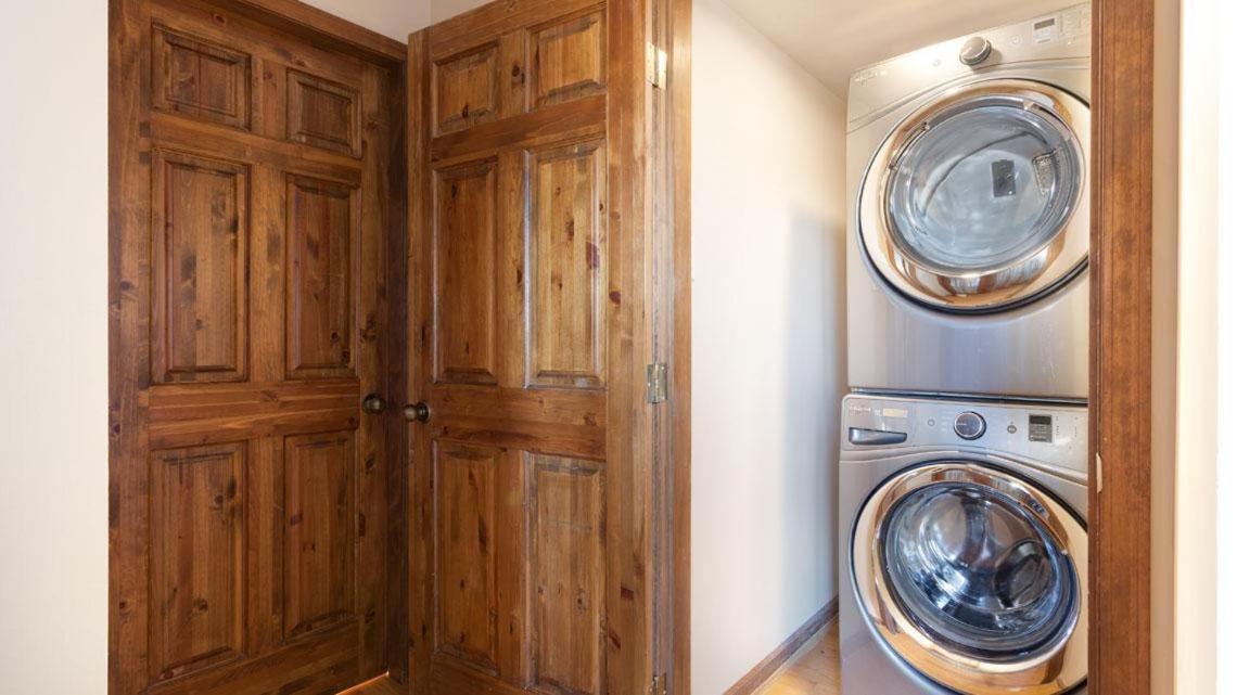 Northern Lights 16 | Large 4-Bed Townhome Near to Village w/ Hot Tub, Steam Room & Parking