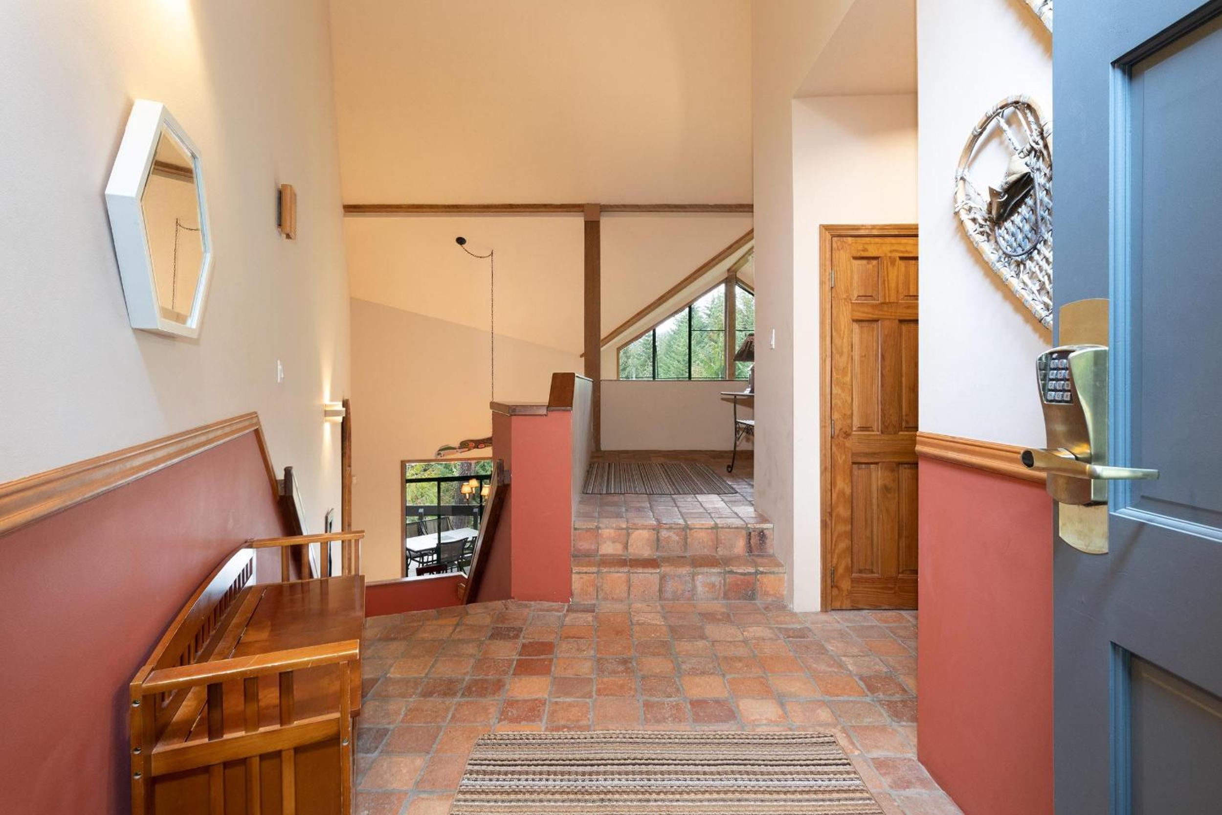 Northern Lights 16 | Large 4-Bed Townhome Near to Village w/ Hot Tub, Steam Room & Parking