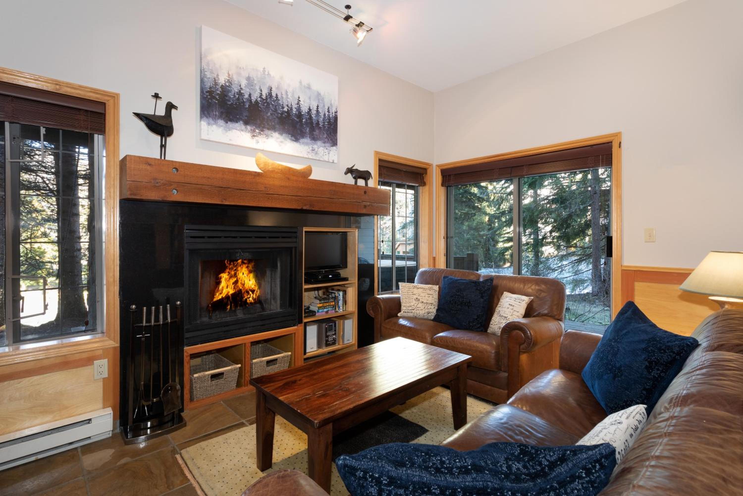 Stoneridge 27 | Cozy Townhome w/ Ski-in-Ski-Out Access, Hot Tub, Parking