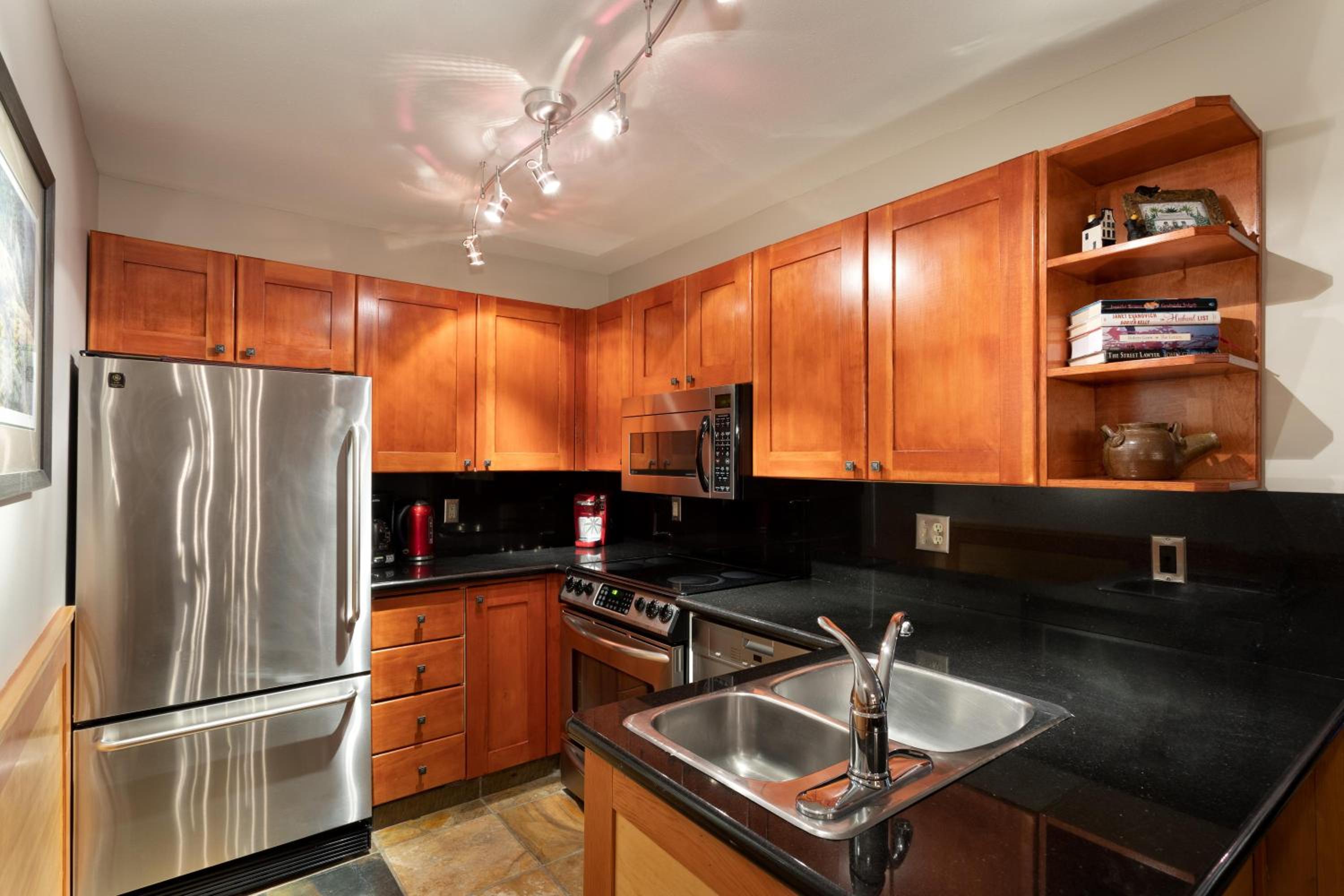 Stoneridge 27 | Cozy Townhome w/ Ski-in-Ski-Out Access, Hot Tub, Parking