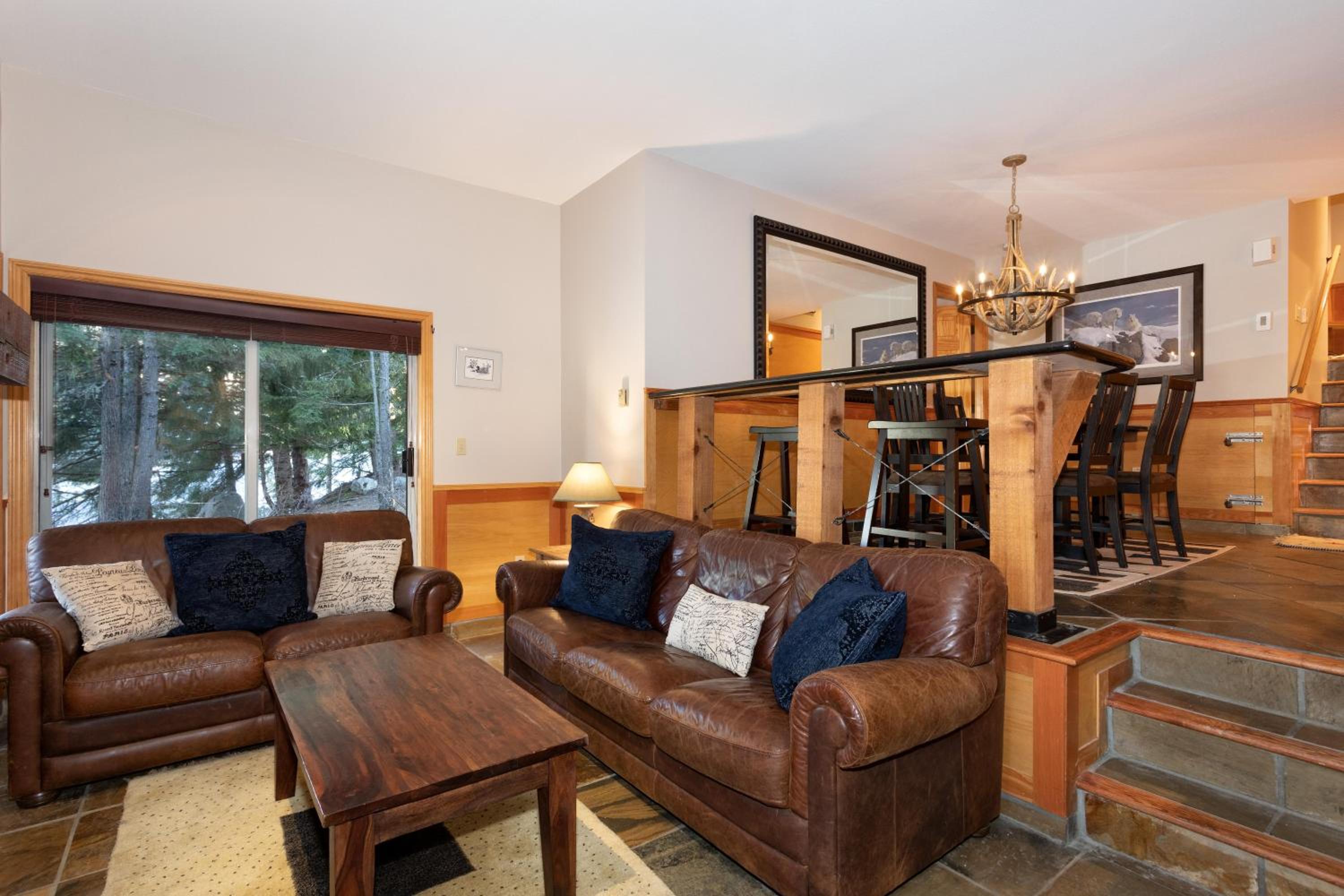 Stoneridge 27 | Cozy Townhome w/ Ski-in-Ski-Out Access, Hot Tub, Parking