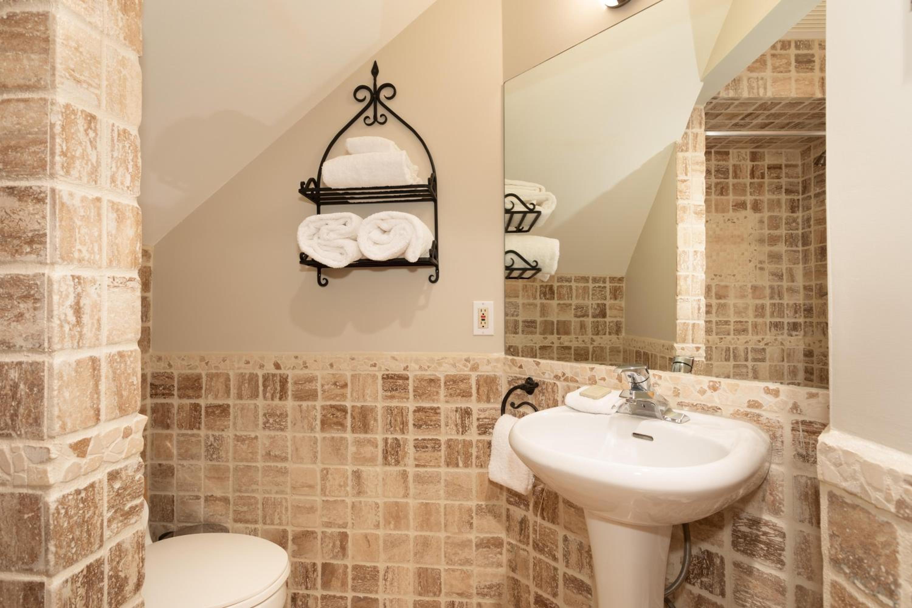 Stoneridge 27 | Cozy Townhome w/ Ski-in-Ski-Out Access, Hot Tub, Parking