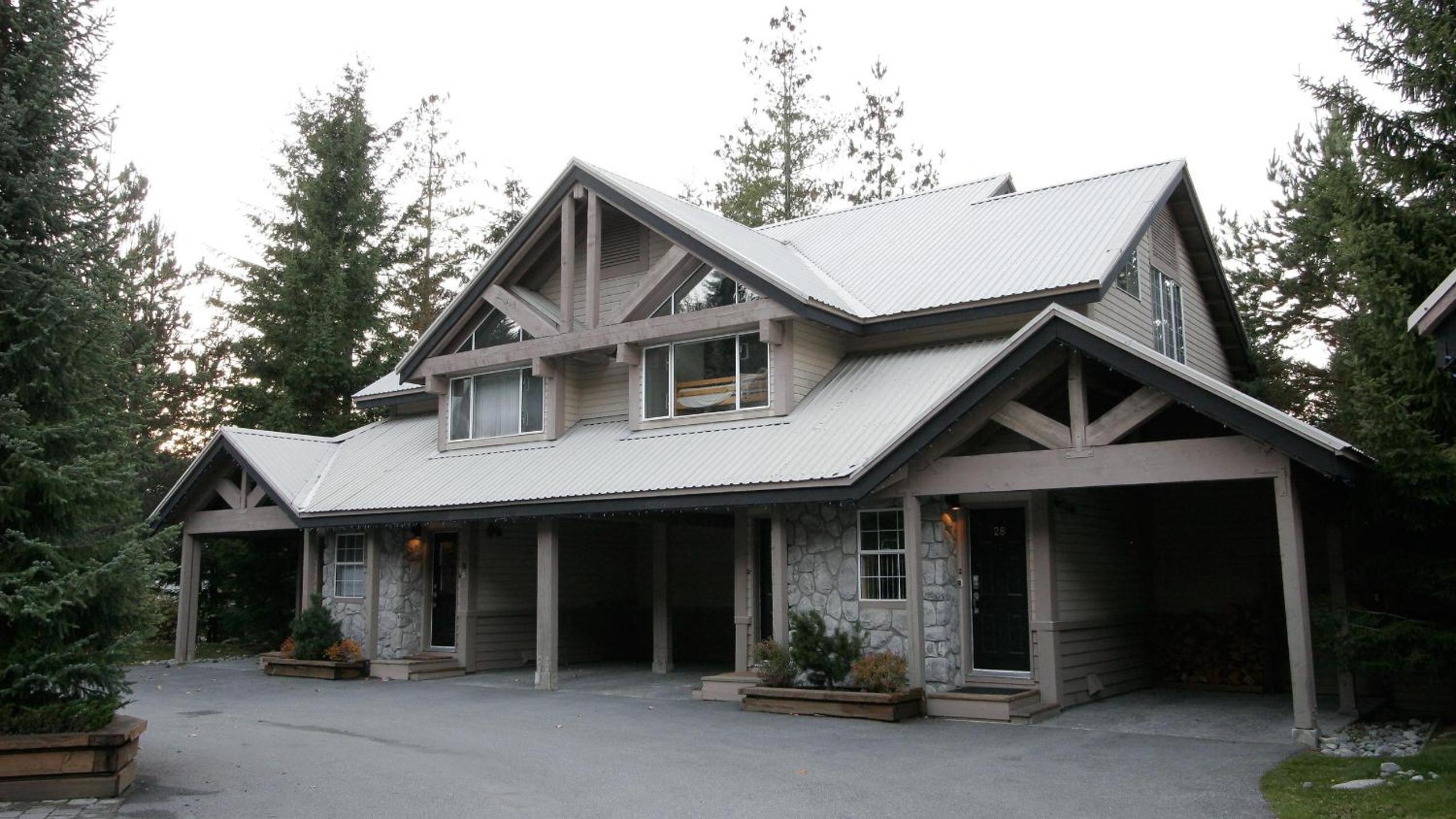 Stoneridge 27 | Cozy Townhome w/ Ski-in-Ski-Out Access, Hot Tub, Parking