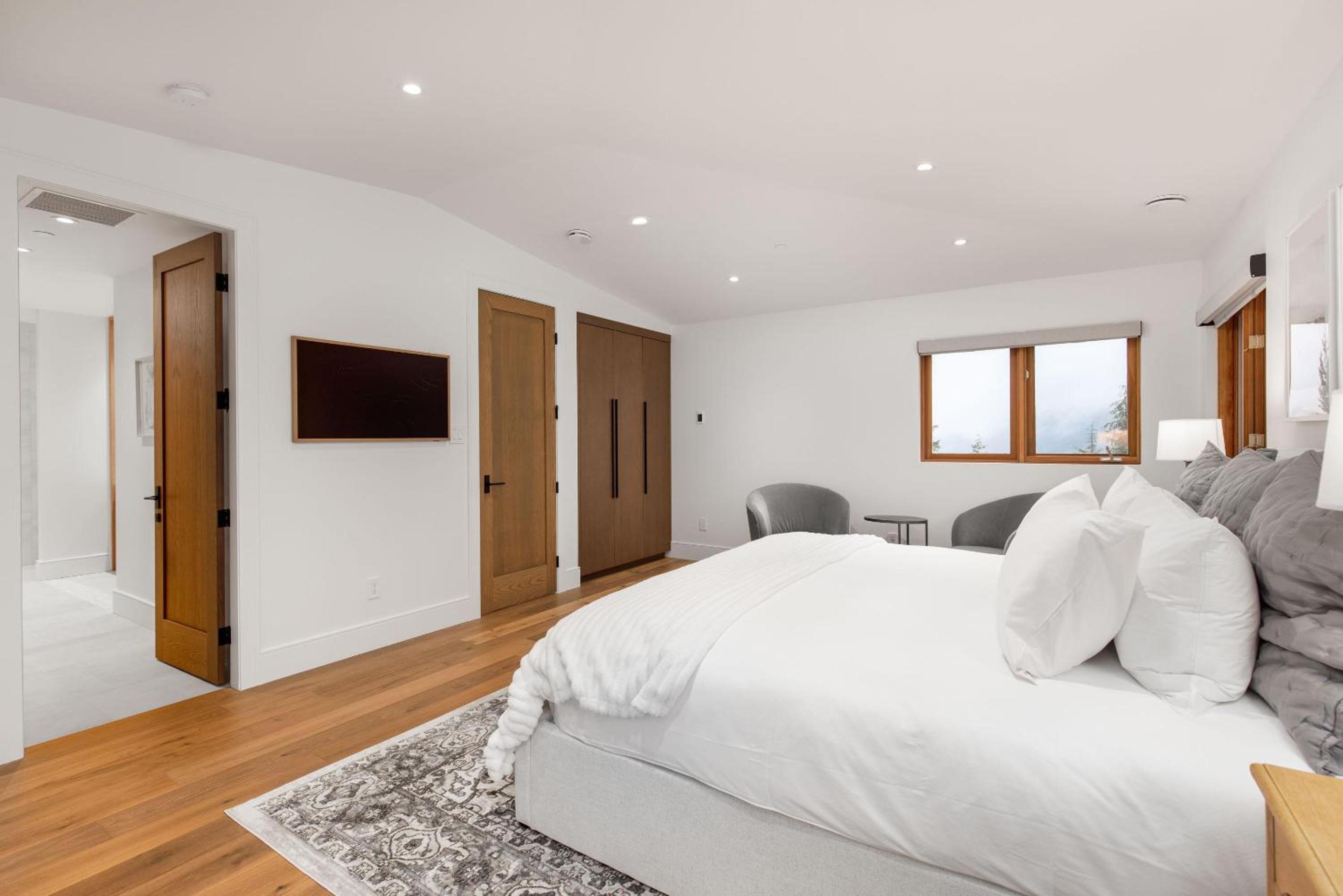 Taluswood The Ridge 07 | Newly Renovated! Ski Access Townhome w/ Private Hot Tub & Stunning Views