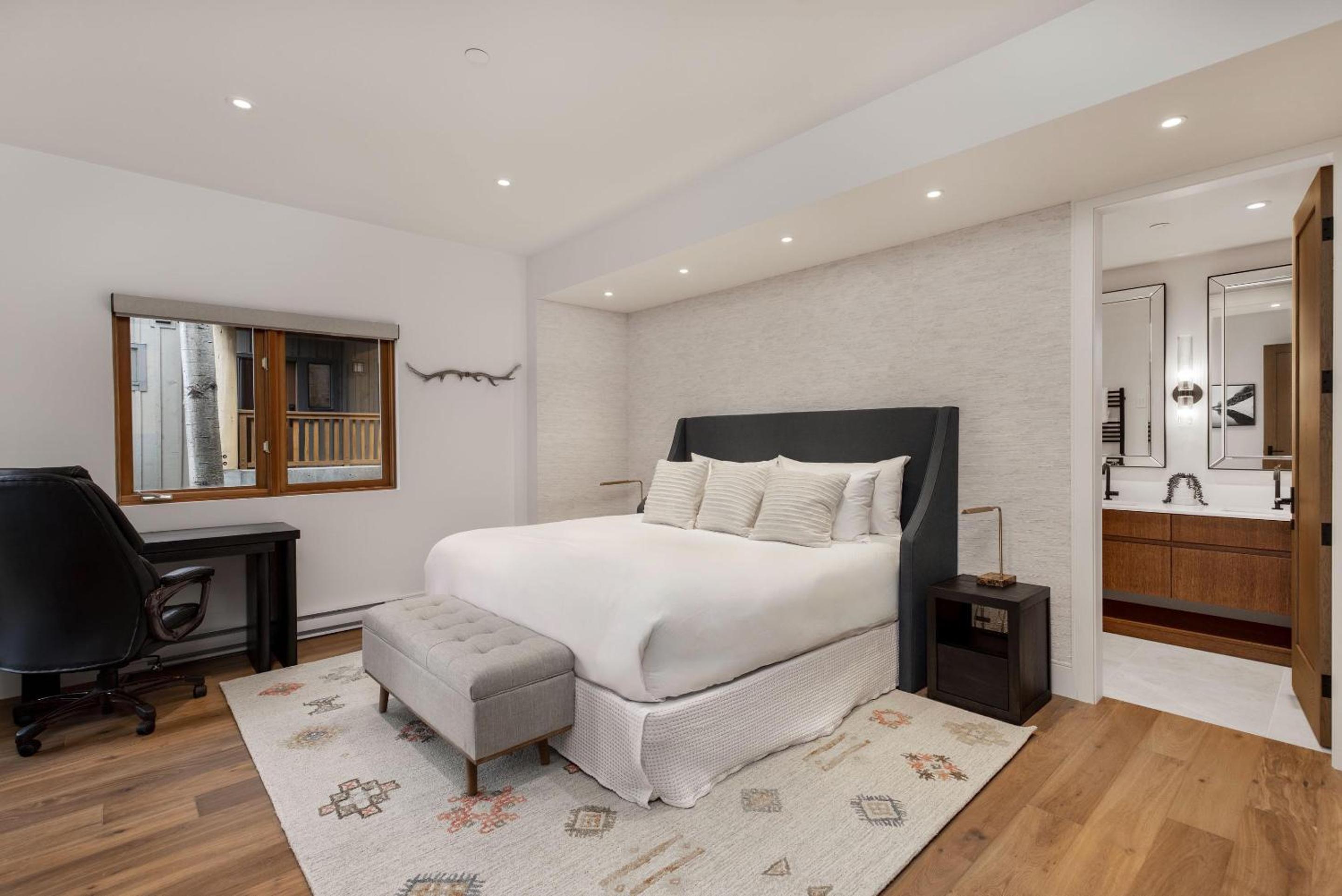 Taluswood The Ridge 07 | Newly Renovated! Ski Access Townhome w/ Private Hot Tub & Stunning Views