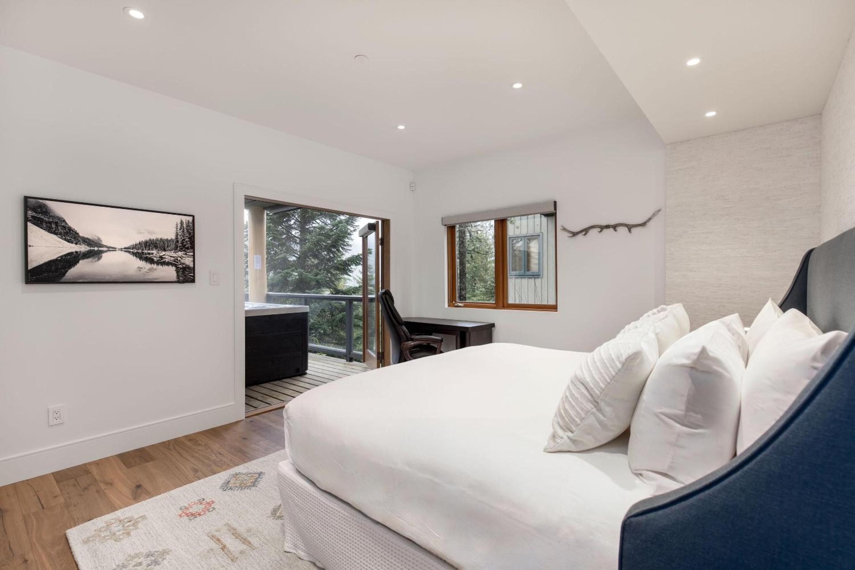 Taluswood The Ridge 07 | Newly Renovated! Ski Access Townhome w/ Private Hot Tub & Stunning Views