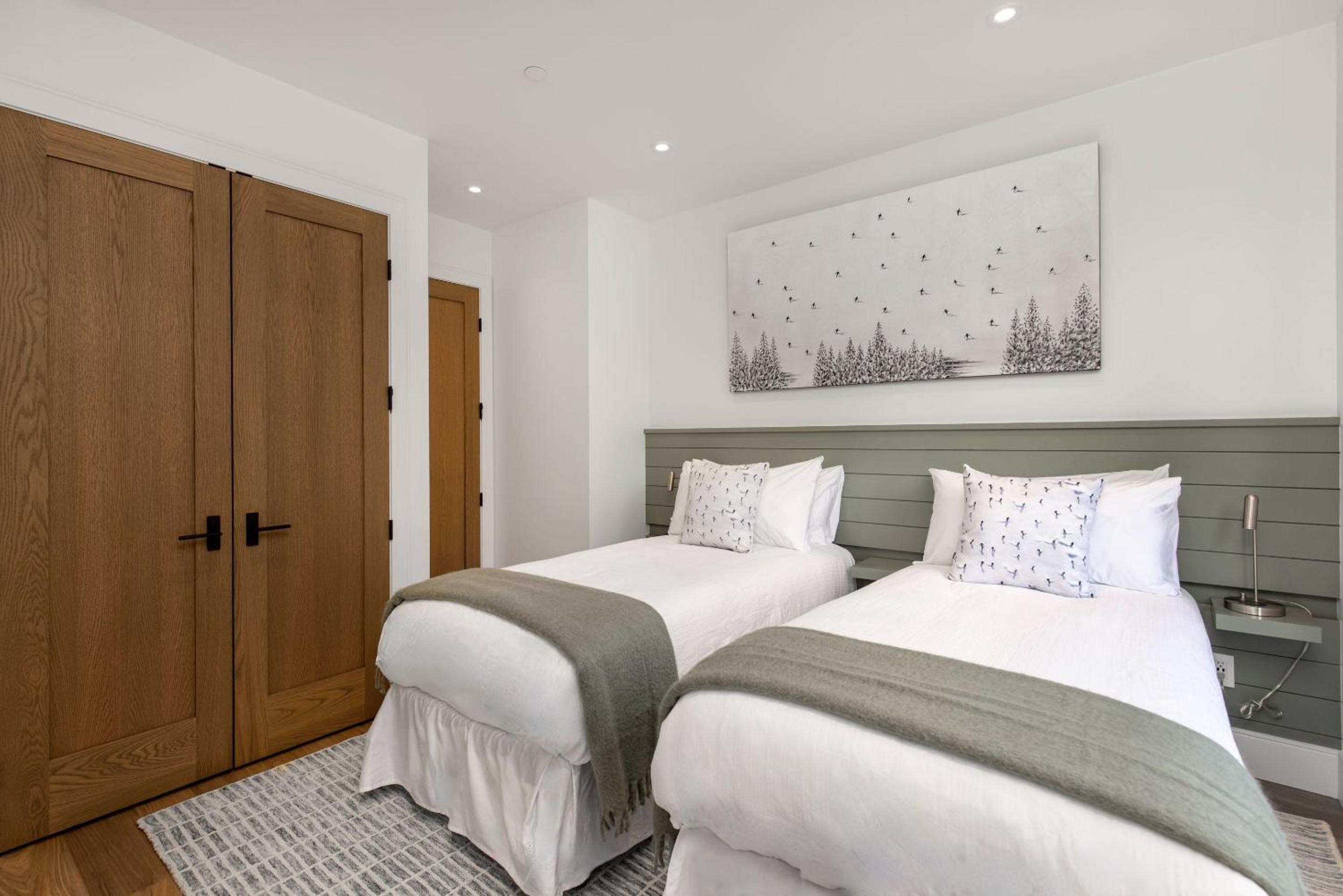 Taluswood The Ridge 07 | Newly Renovated! Ski Access Townhome w/ Private Hot Tub & Stunning Views