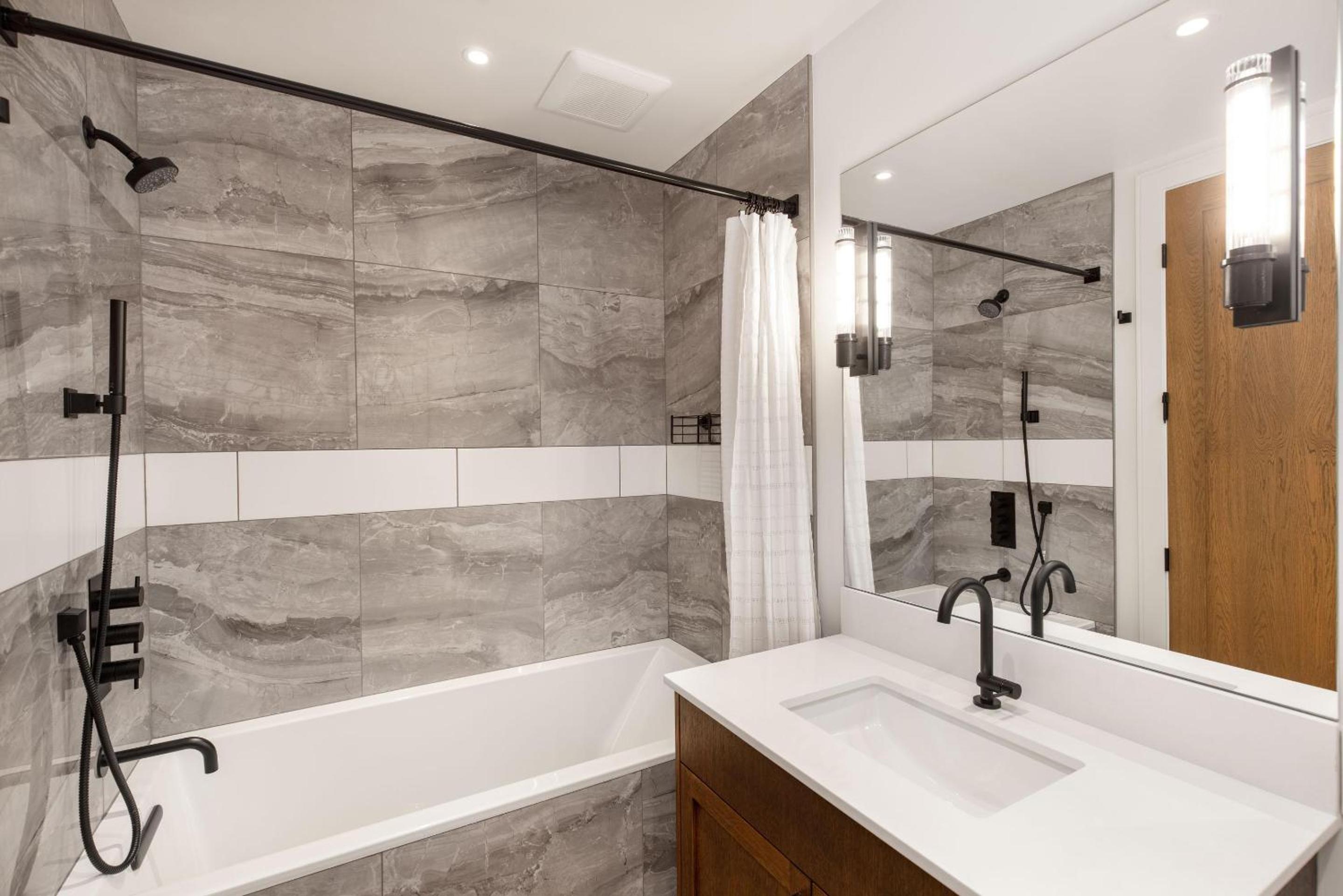 Taluswood The Ridge 07 | Newly Renovated! Ski Access Townhome w/ Private Hot Tub & Stunning Views