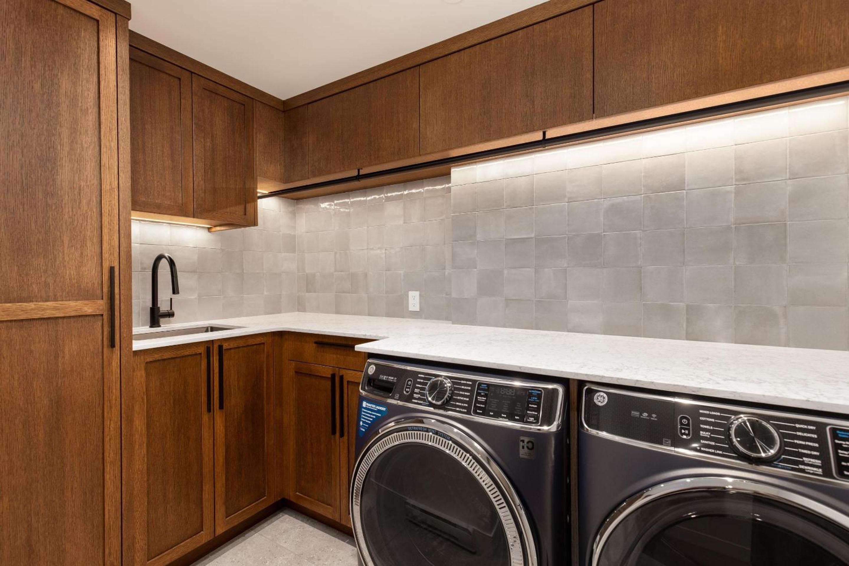 Taluswood The Ridge 07 | Newly Renovated! Ski Access Townhome w/ Private Hot Tub & Stunning Views