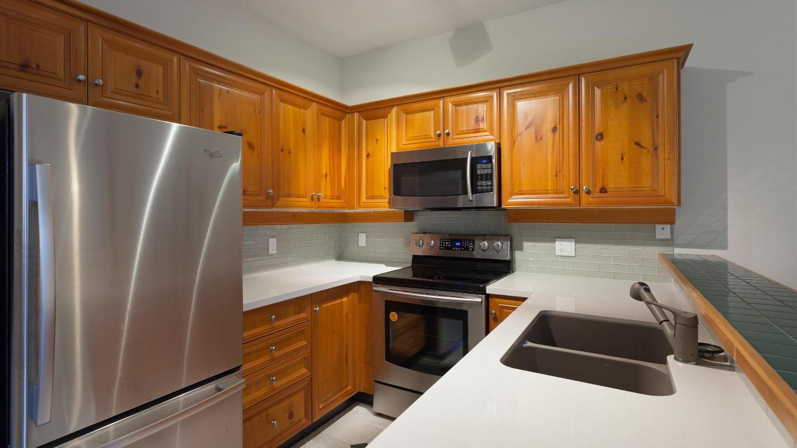 Painted Cliff 31 | Ski-In Ski-Out Townhome close to Upper Village w/ Hot Tub & Parking